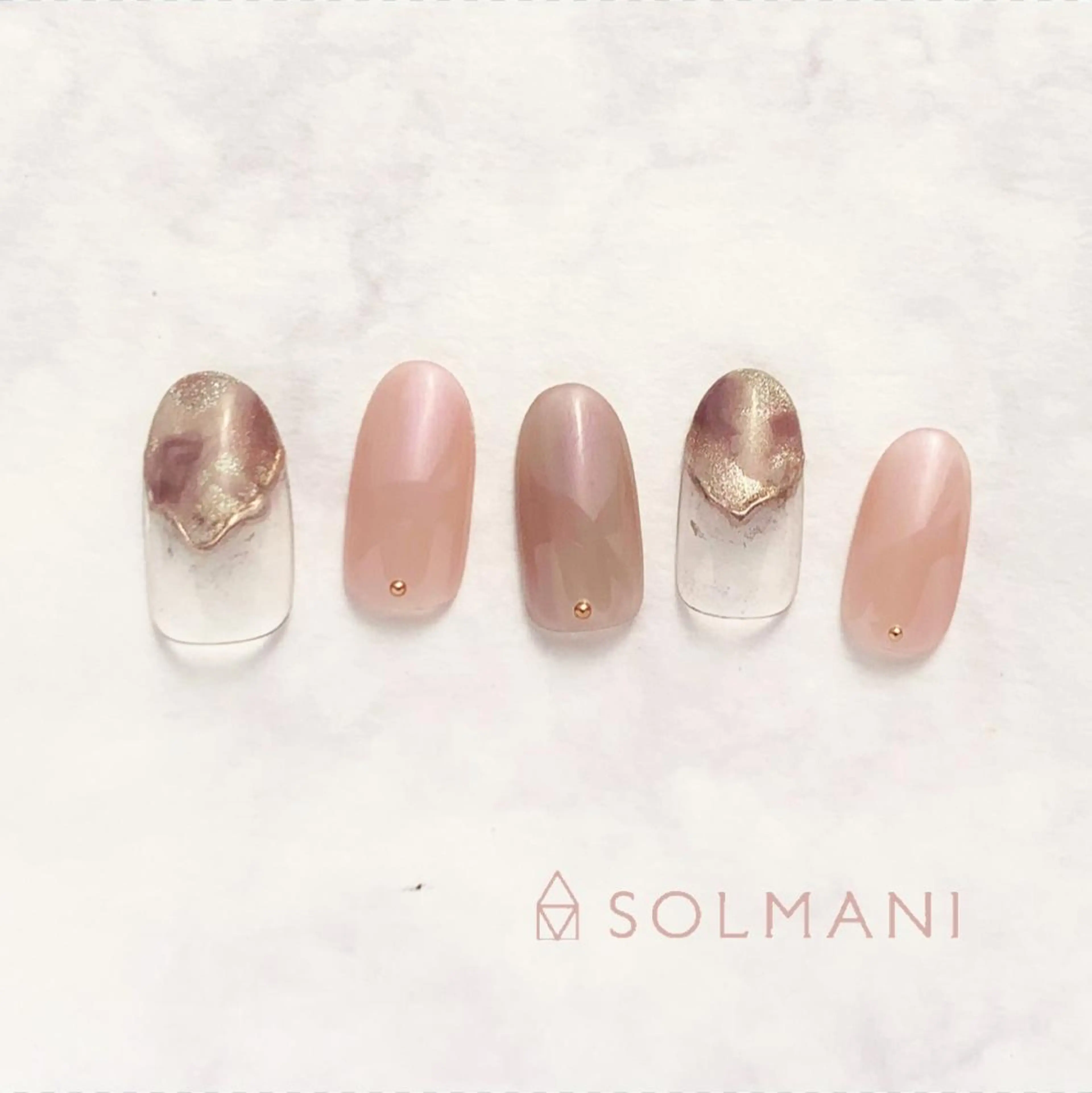 ネイル マグネットネイル ニュアンスネイル SOLMANI 予約担当のネイルデザイン