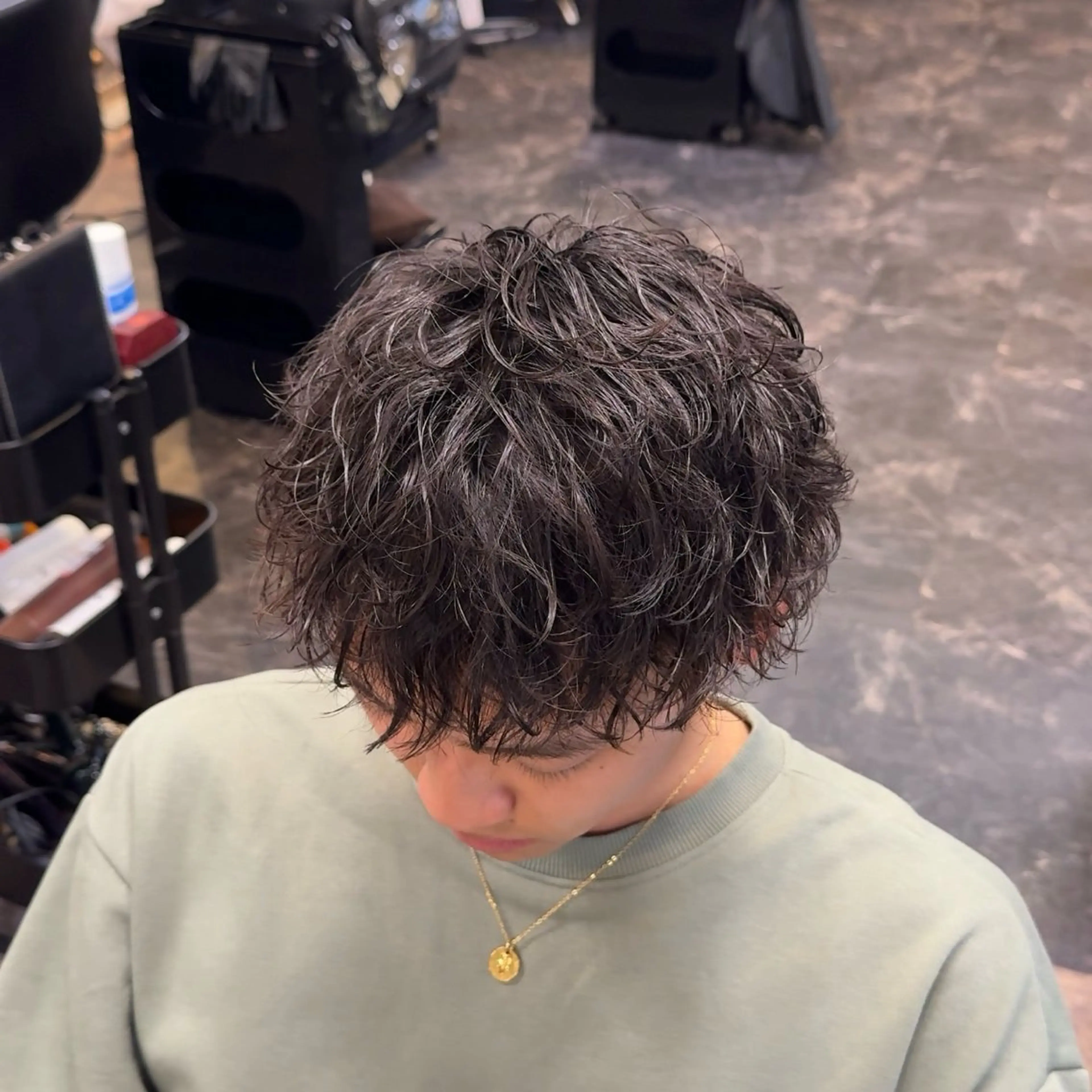 ショート メンズ メンズパーマ 舘野涼太 /ダブル カラー/髪質改善のヘアスタイル