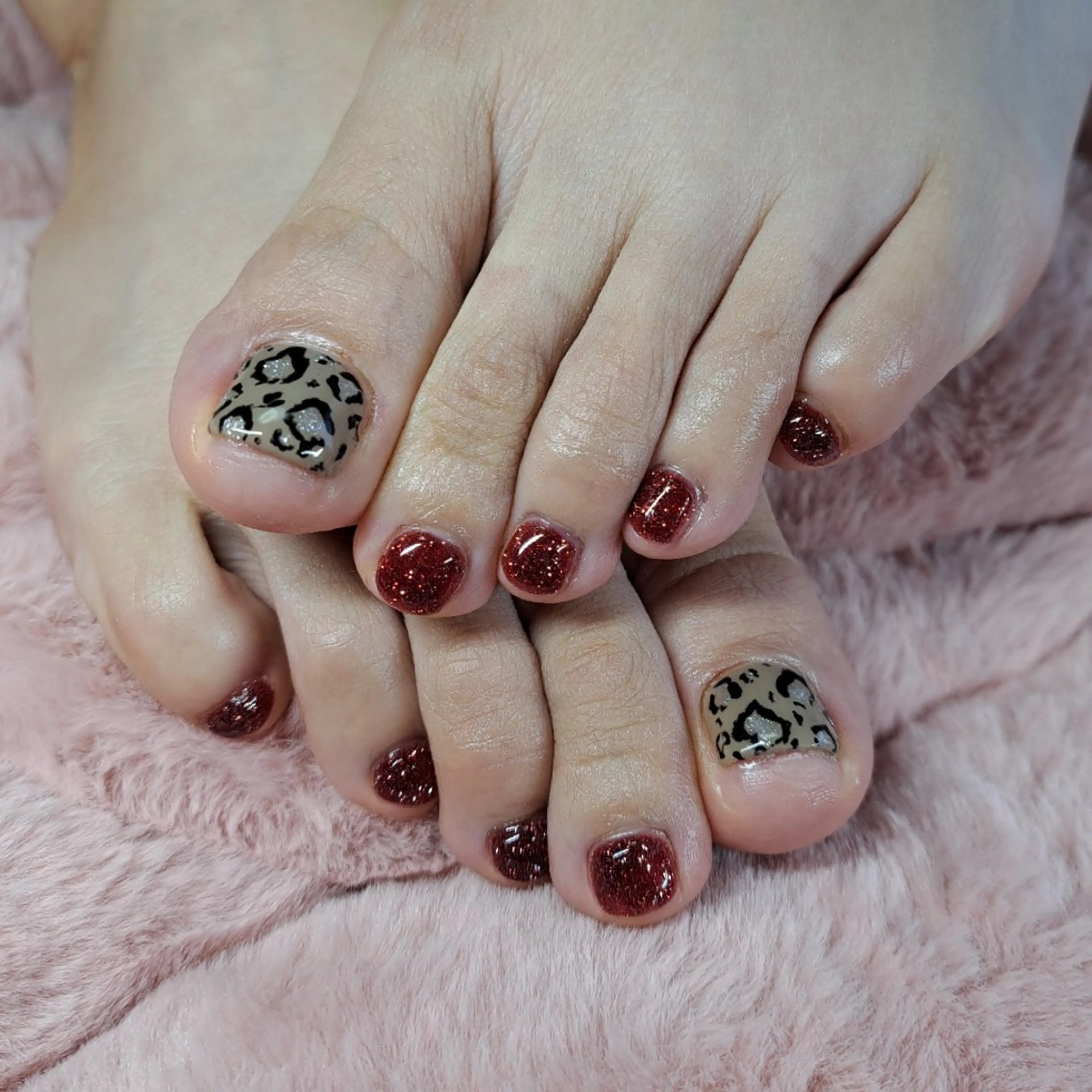 ネイル アニマル柄 フラッシュネイル フットネイル 赤色 HAYASHI  Nのネイルデザイン