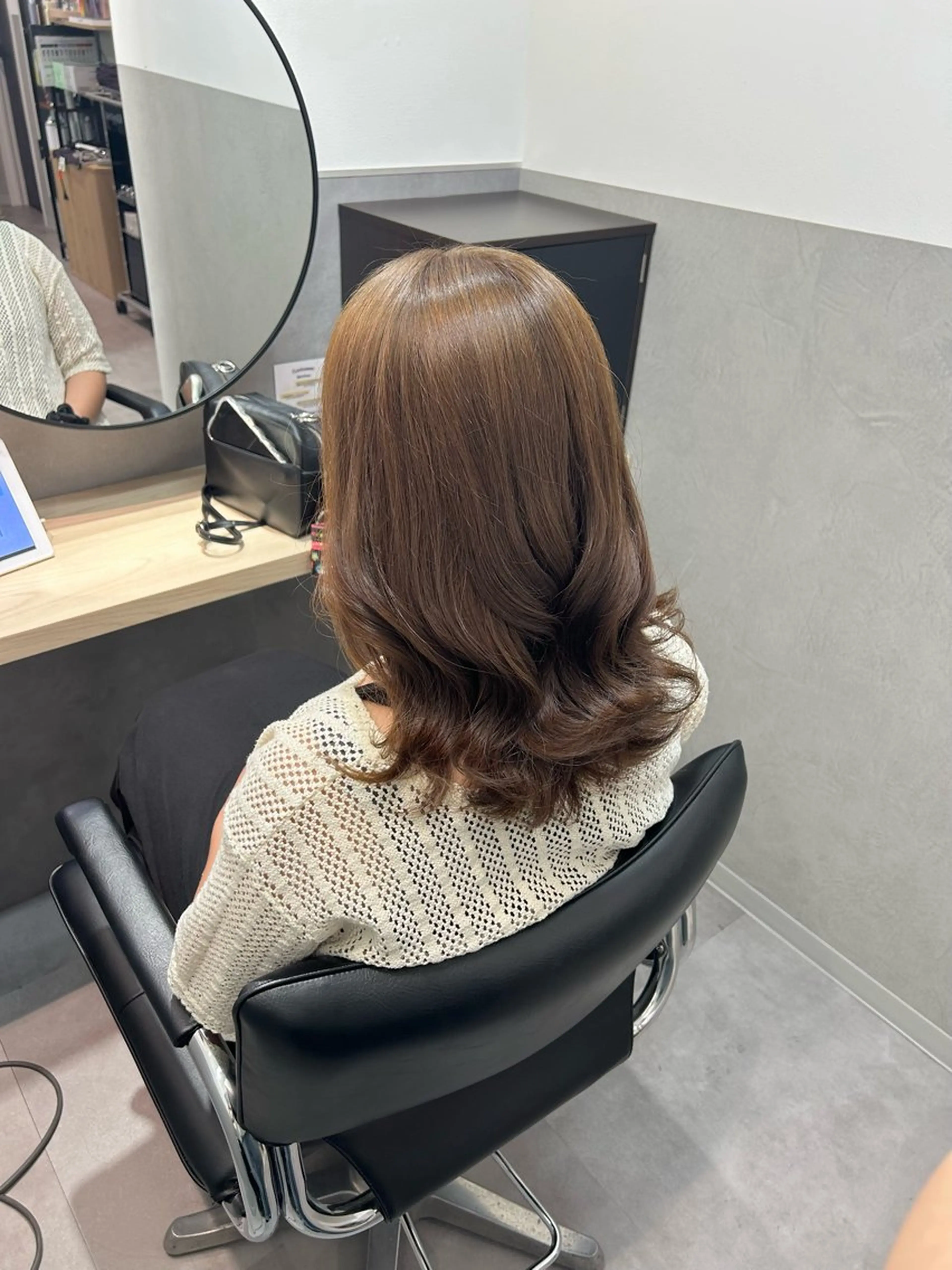 ミディアム カラー 鳥山 留奈のヘアスタイル