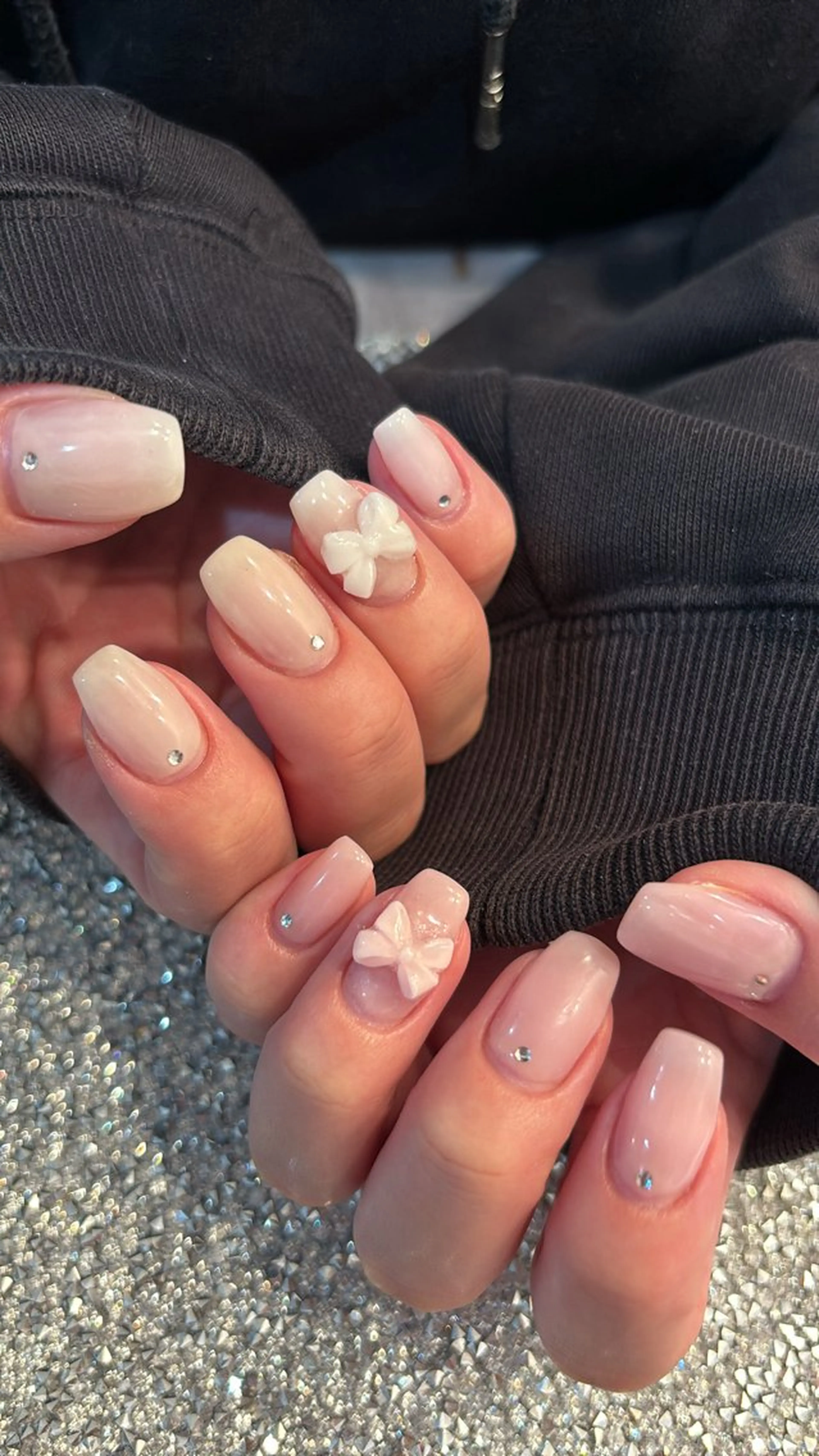 ネイル ワンカラーネイル リボン ストーンネイル wooone所属・鶴橋wooone nail.rieのネイルデザイン