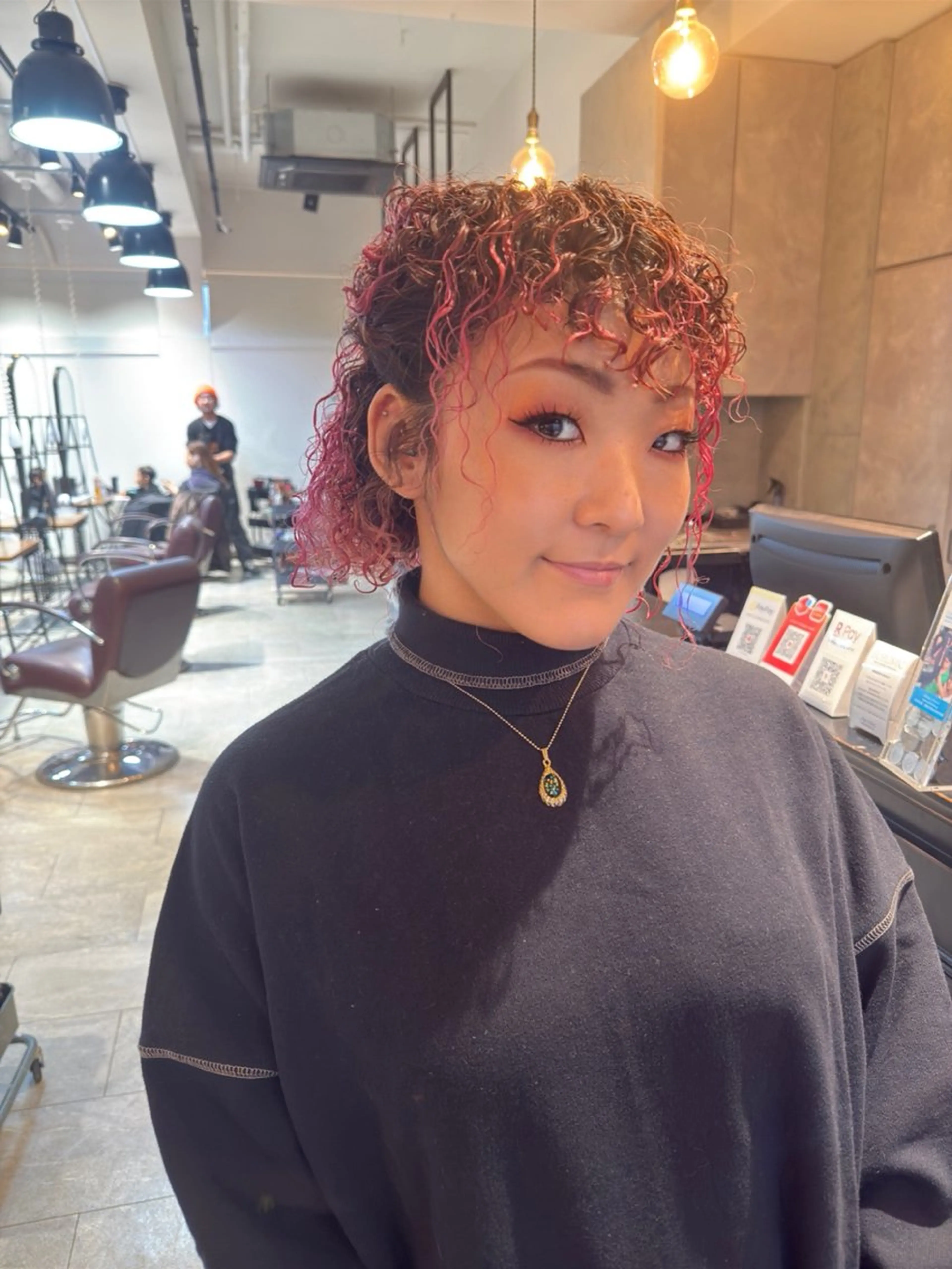 ミディアム カラー パーマ メンズ キッズ ミディアムパーマ メンズブリーチ メンズパーマ ブリーチ スパイラルパーマ カット パーマ トリートメント BRAIDS💎愛子 大人ハイライト💎のヘアスタイル