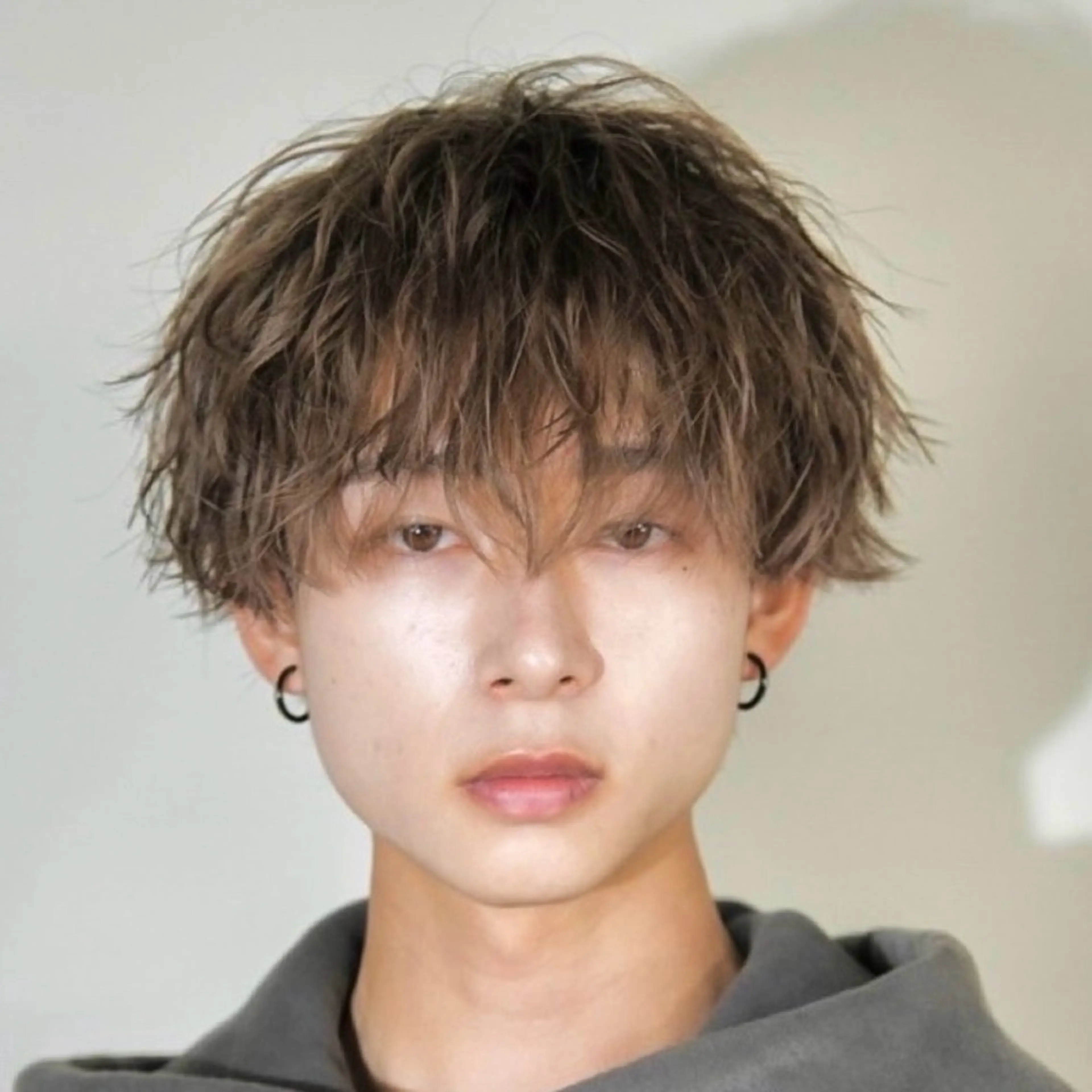 ショート カラー パーマ ヘアアレンジ メンズ カット ヘアセット メンズフェザー毛流れ パーマASHU渋谷のヘアスタイル