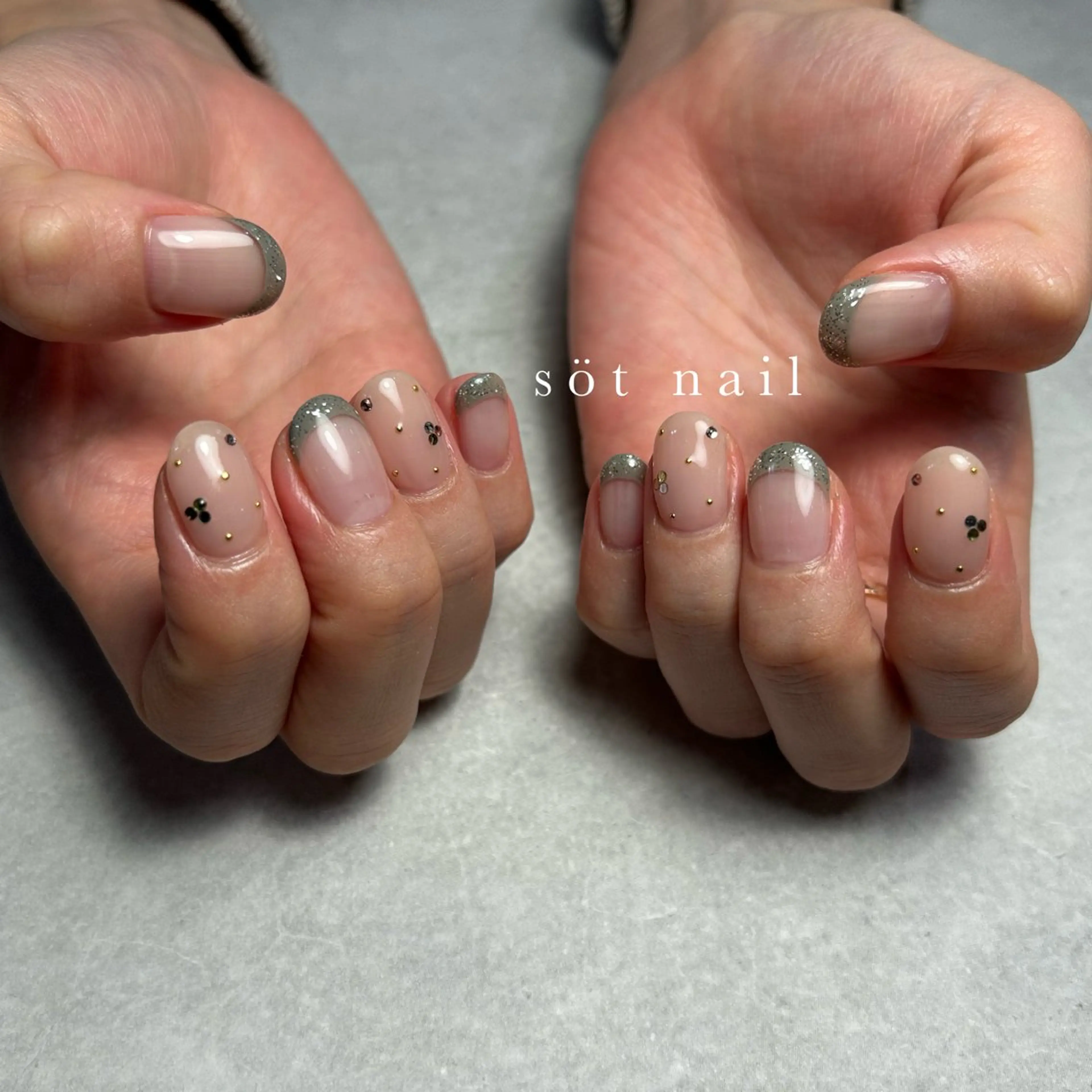 ネイル フレンチネイル ハンドネイル söt nail所属・岡田 恵美のネイルデザイン