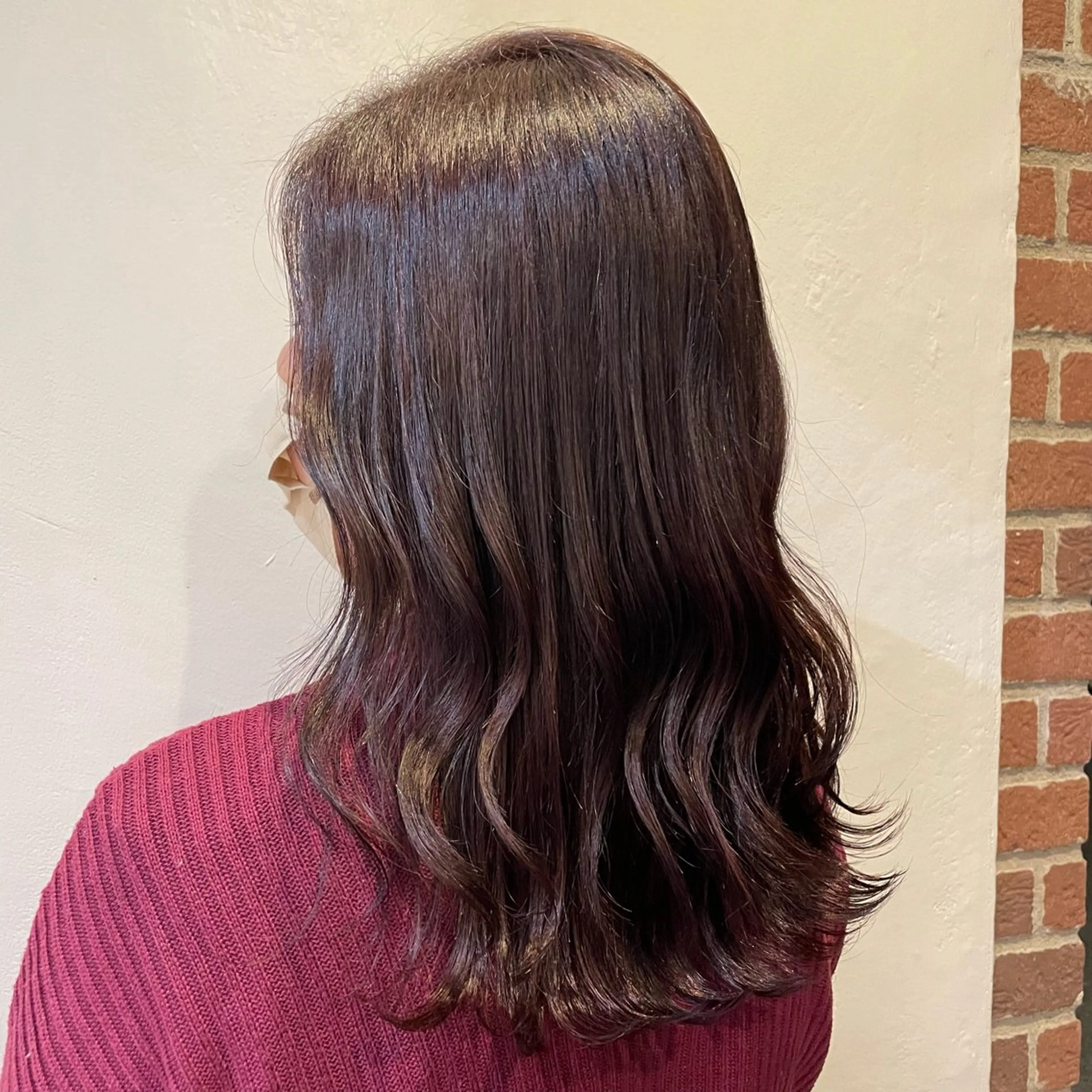 セミロング 岡本 彩香のヘアスタイル