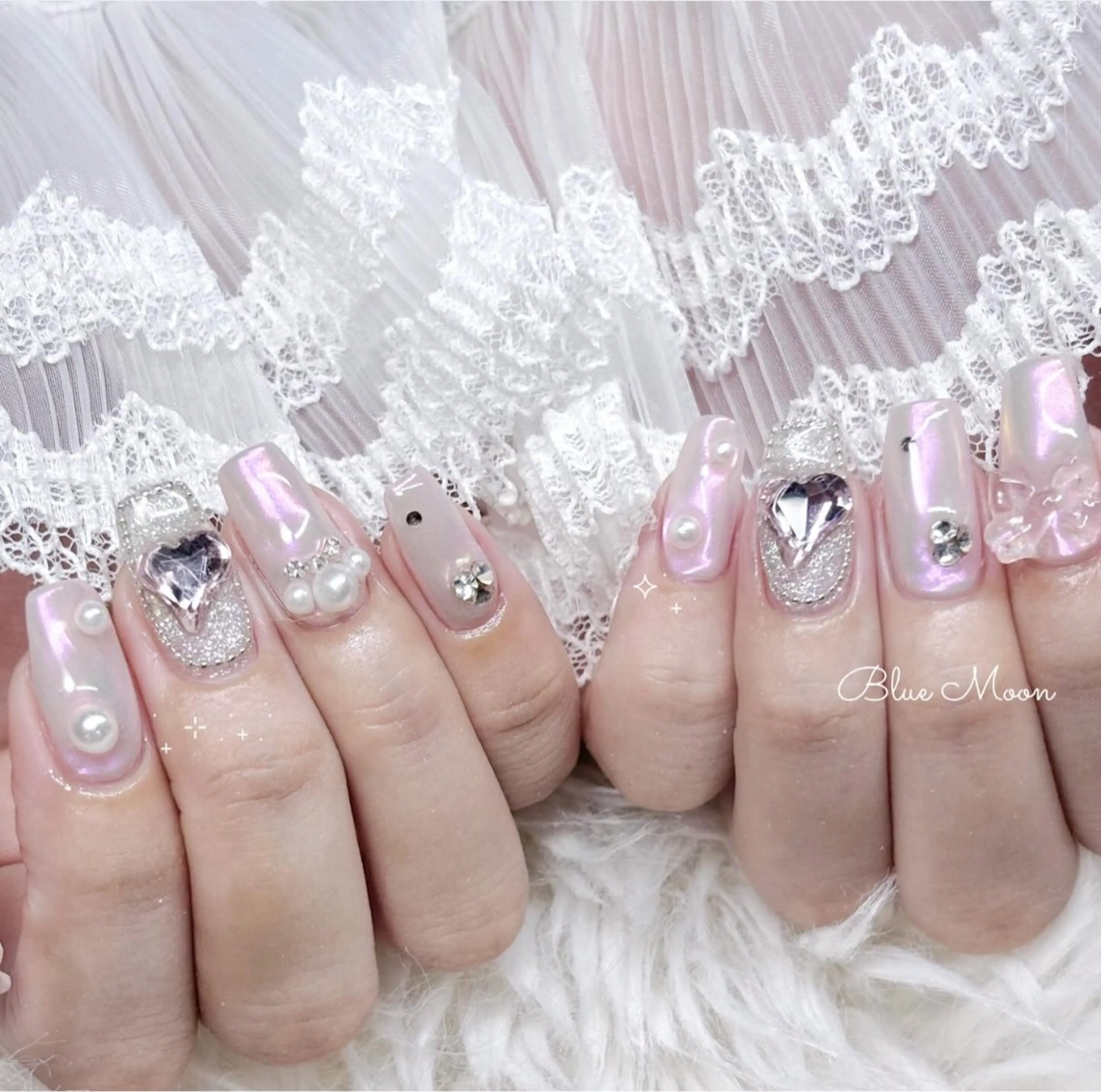 ネイル リボン ストーンネイル ハンドネイル フットネイル ハンドケア nail salon Blue Moonのネイルデザイン