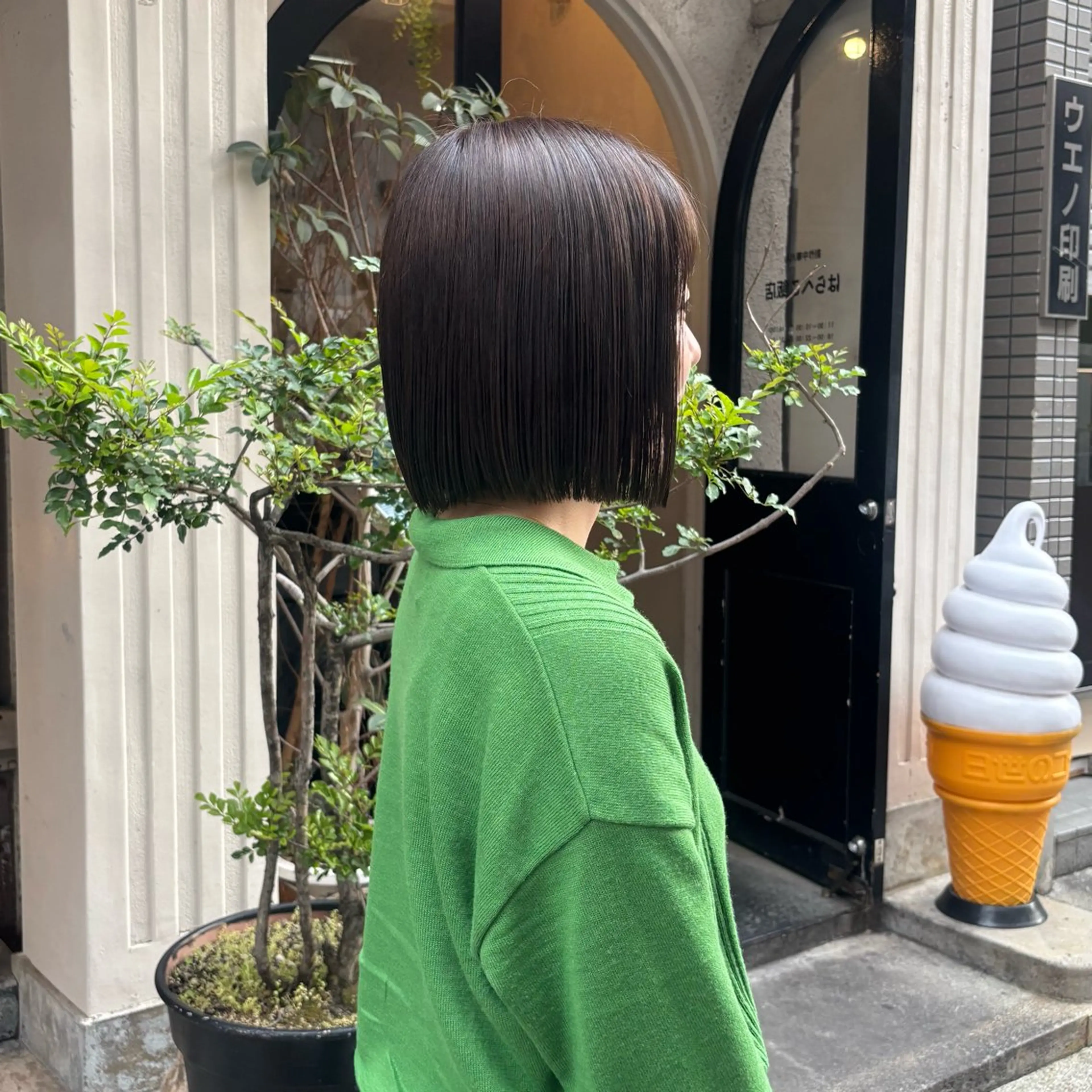 ショート カラー 切りっぱなしボブ ブラウンカラー オリーブブラウン ボブ カット ヘアカラー トリートメント 芦刈 咲来のヘアスタイル