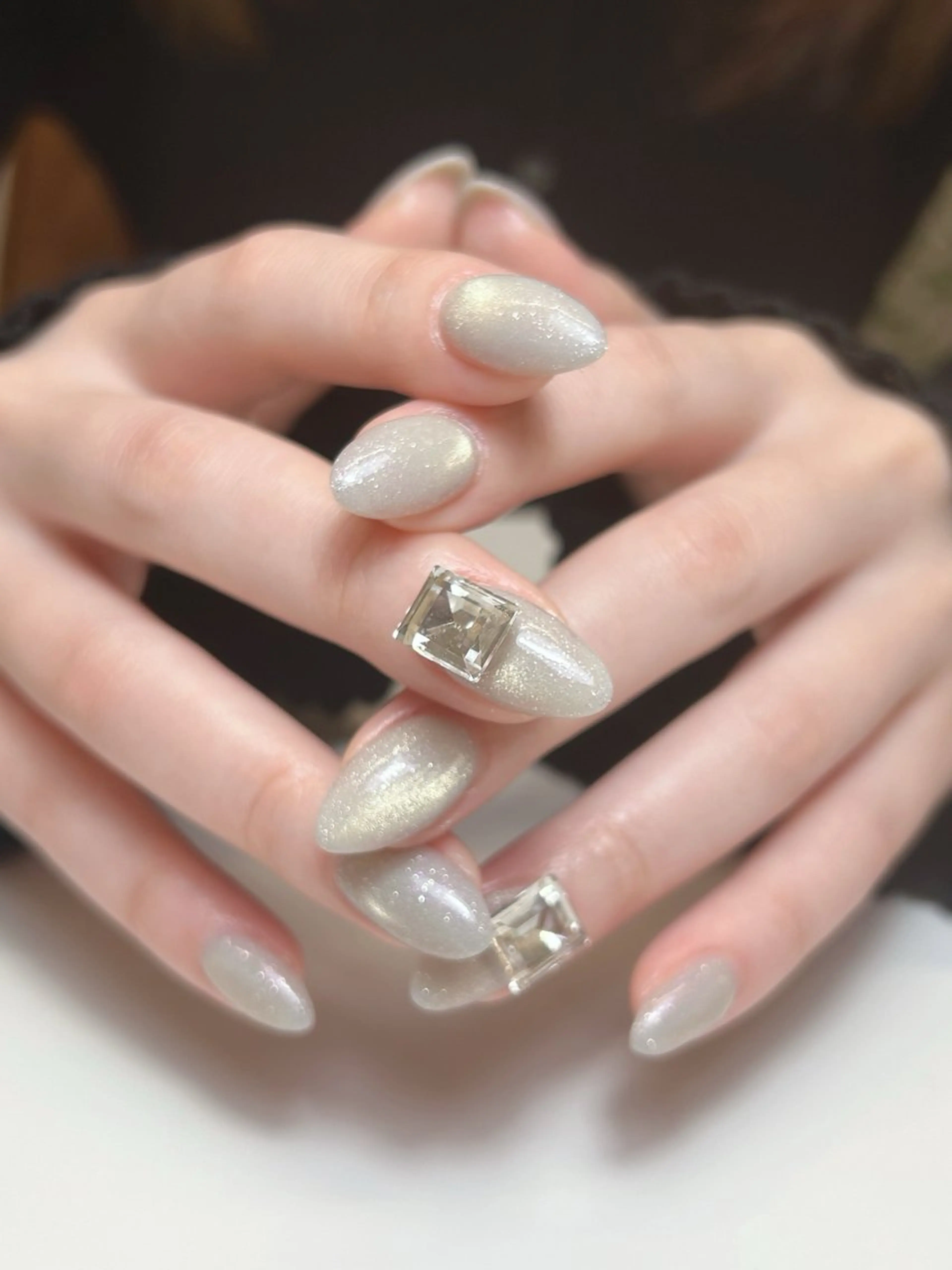 ネイル マグネットネイル マグネットワンカラー ワンカラーネイル ストーンネイル 透灯 TOUTOU所属・透灯 TOUTOU 🪄のネイルデザイン