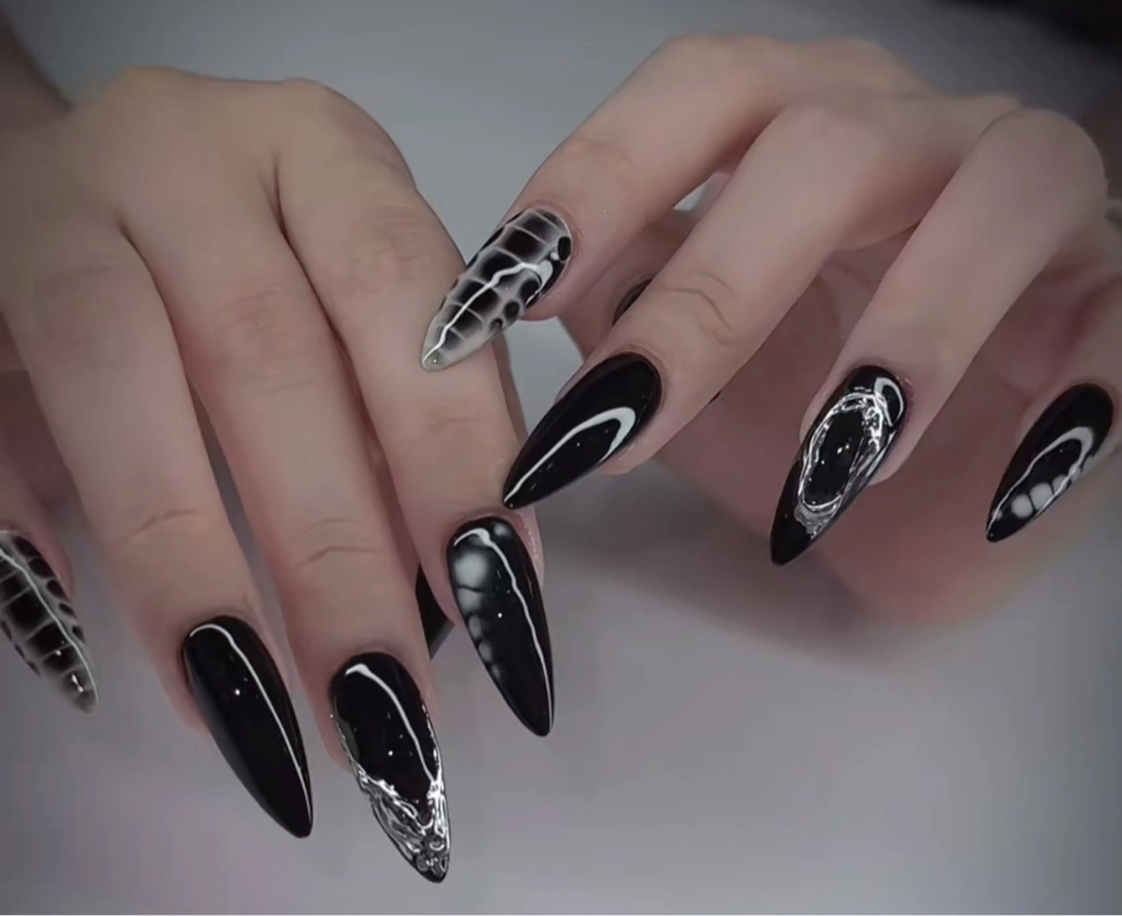 ネイル オーロラネイル フレンチネイル ジェルネイル ハロウィン キラキラネイル ハンドネイル H.baby Nail Salonのネイルデザイン