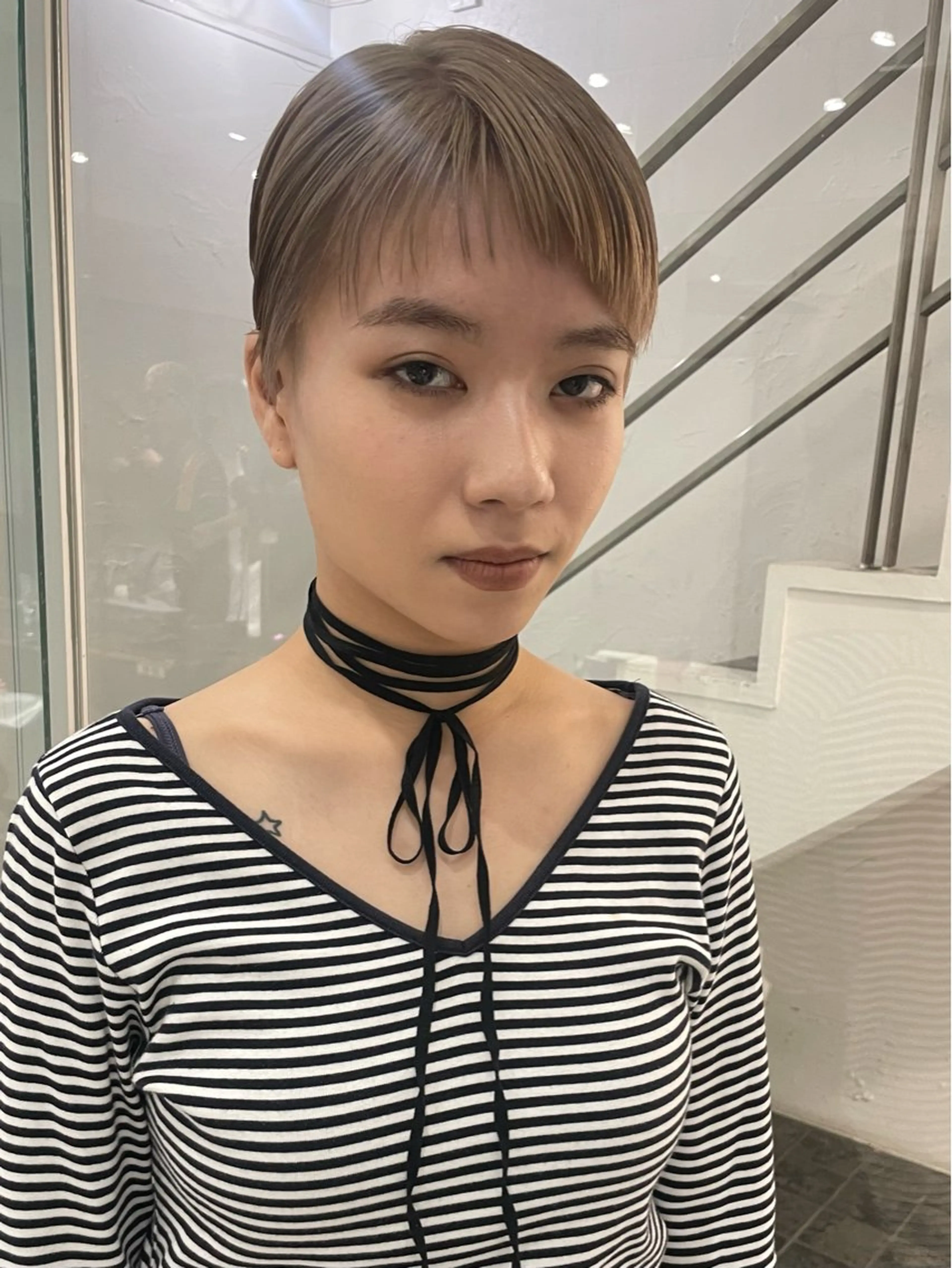 ショート カラー ブリーチ ダブルカラー イヤリングカラー ハイライトカラー ハイトーンカラー ヘアカラー トリートメント ヘアセット スパイラルパーマ 🌐hina⭐️のヘアスタイル