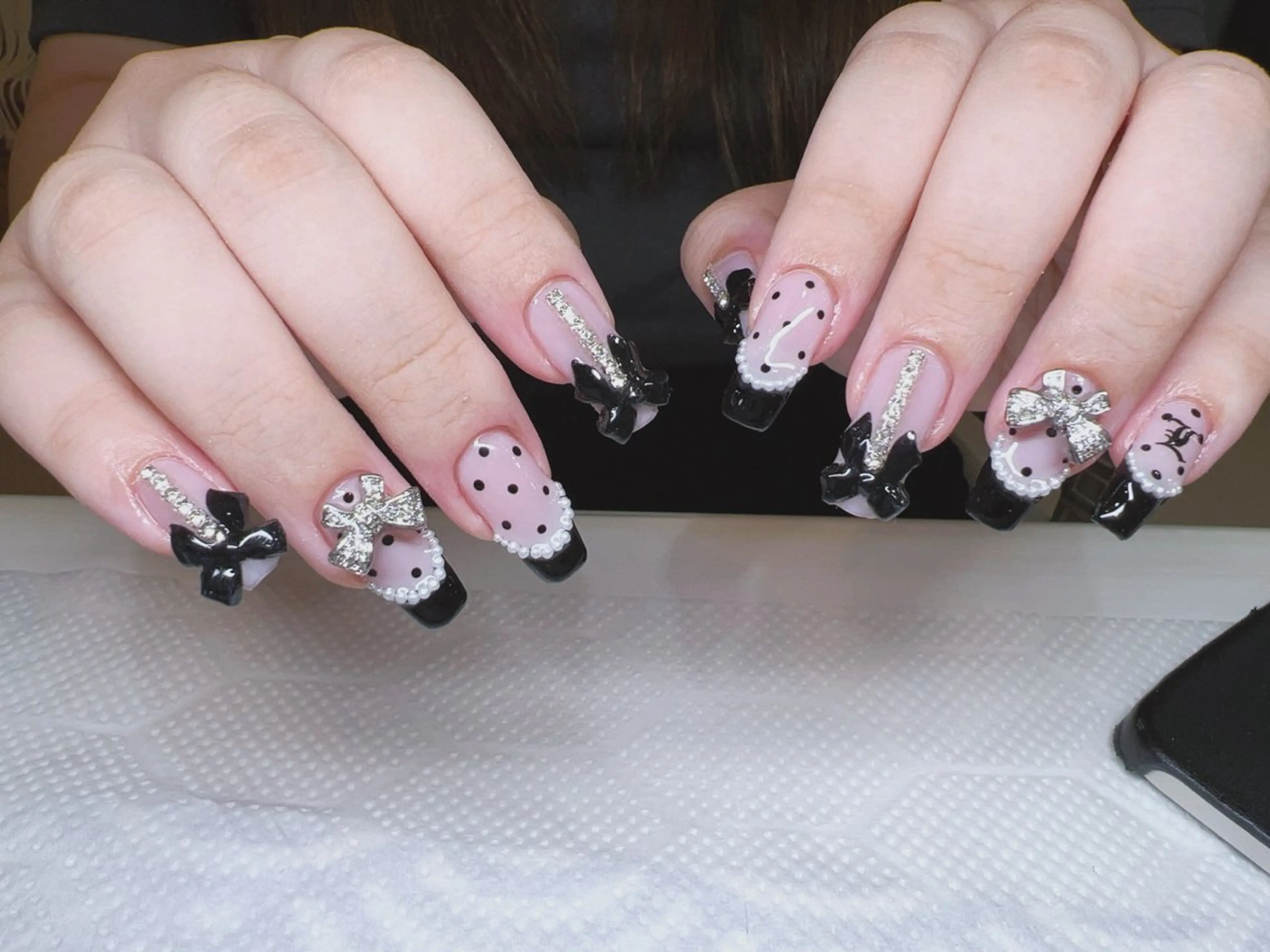 ラスボス🦹‍♀️チップ長さ出し付き🙆‍♂️持込みアートし放題🙆大きいパーツ、ストーン付け放題🙆‍♀️オフ別途💰の写真