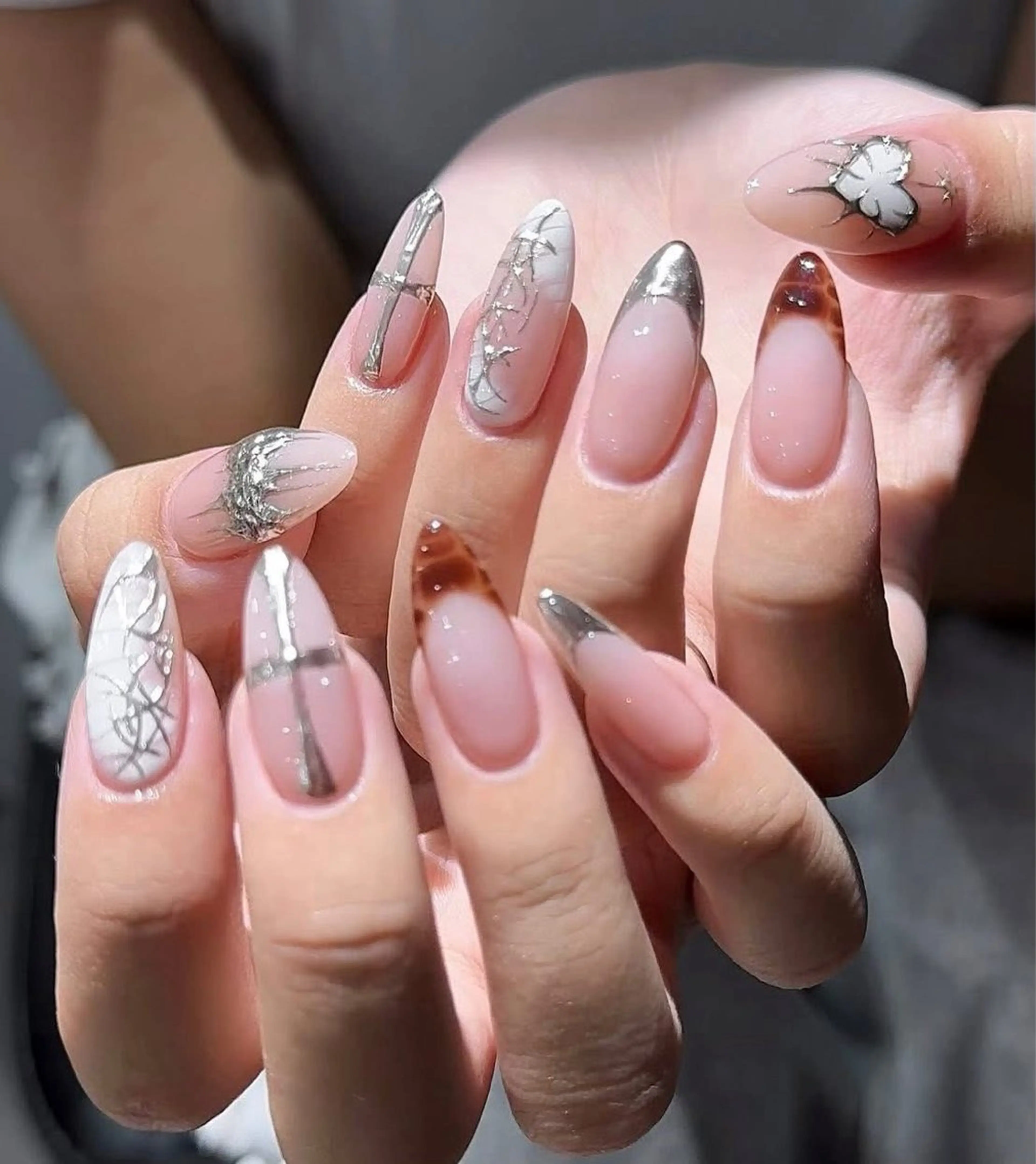 ネイル キラキラネイル 韓国ネイル ロングネイル マグネットネイル ミラーネイル ANNA NAIL SALON所属・チャン ティ ジエンのネイルデザイン