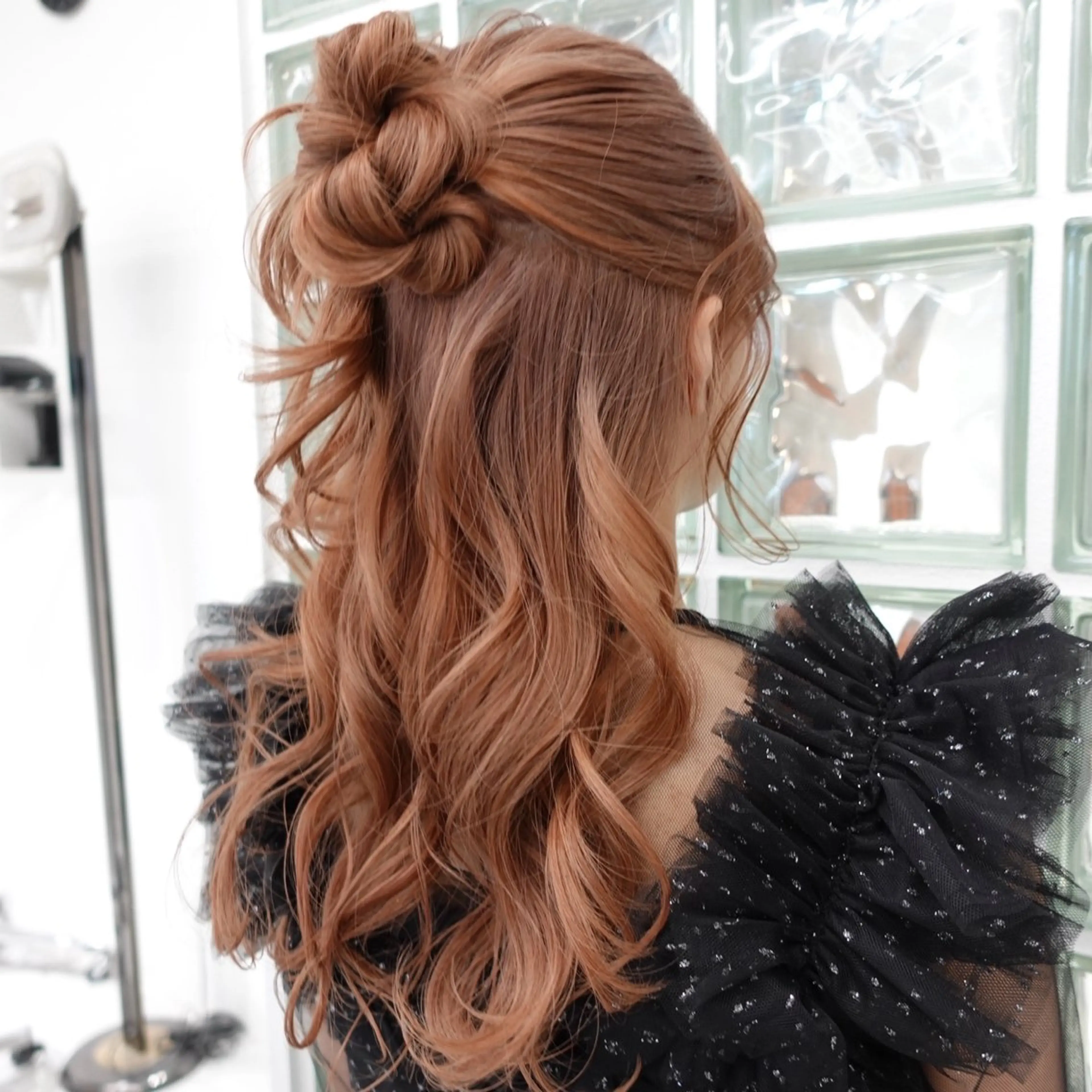 ロング カラー ヘアアレンジ ハーフアップ ベージュカラー ピンクカラー ヘアカラー 🌐サトウ リョウ🌐のヘアスタイル