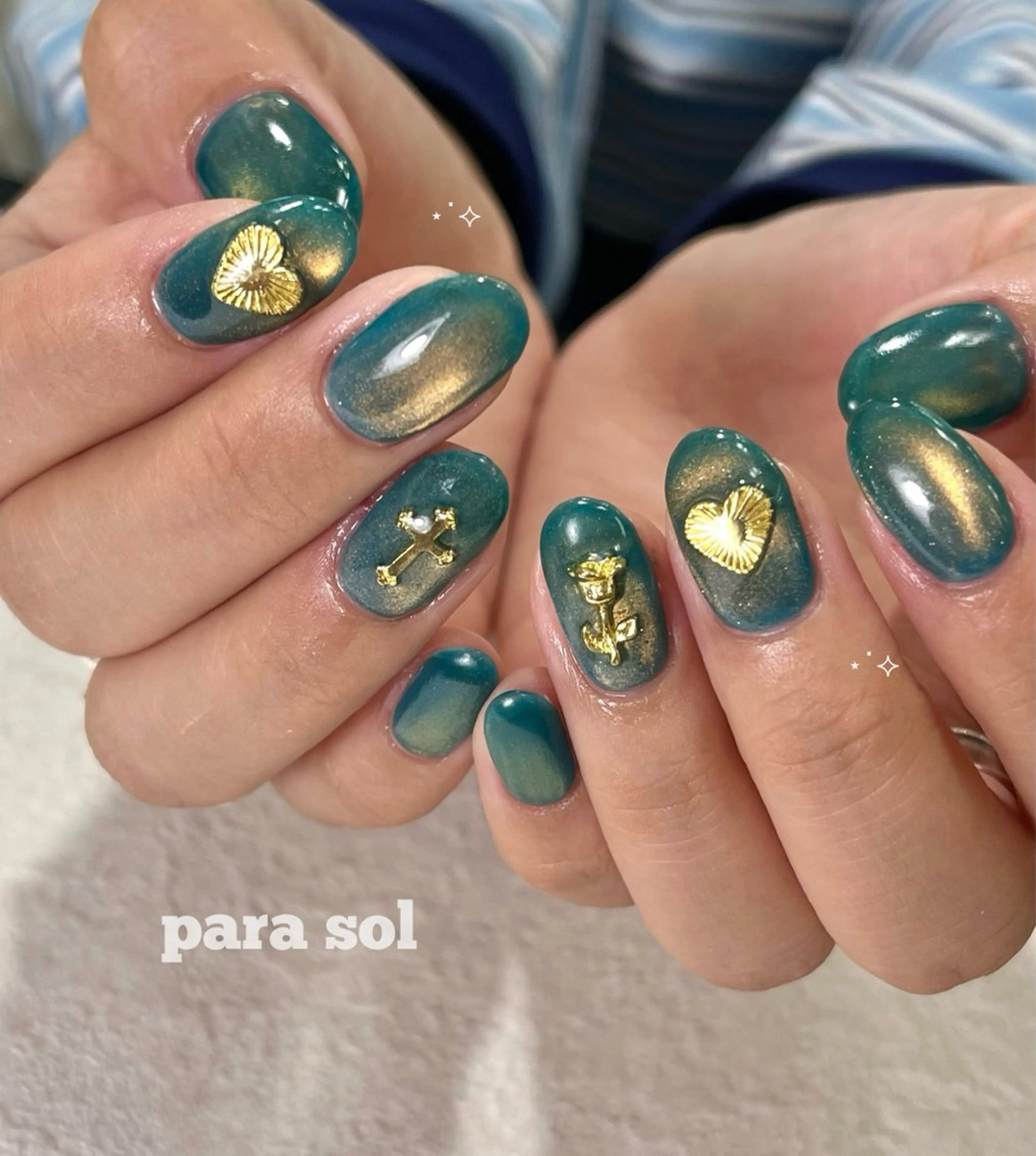 ネイル ジェルネイル ゴールド キラキラネイル マグネットネイル パラジェル ハンドネイル para ☀︎ sol by BECK所属・Para Sol nail　Maoのネイルデザイン