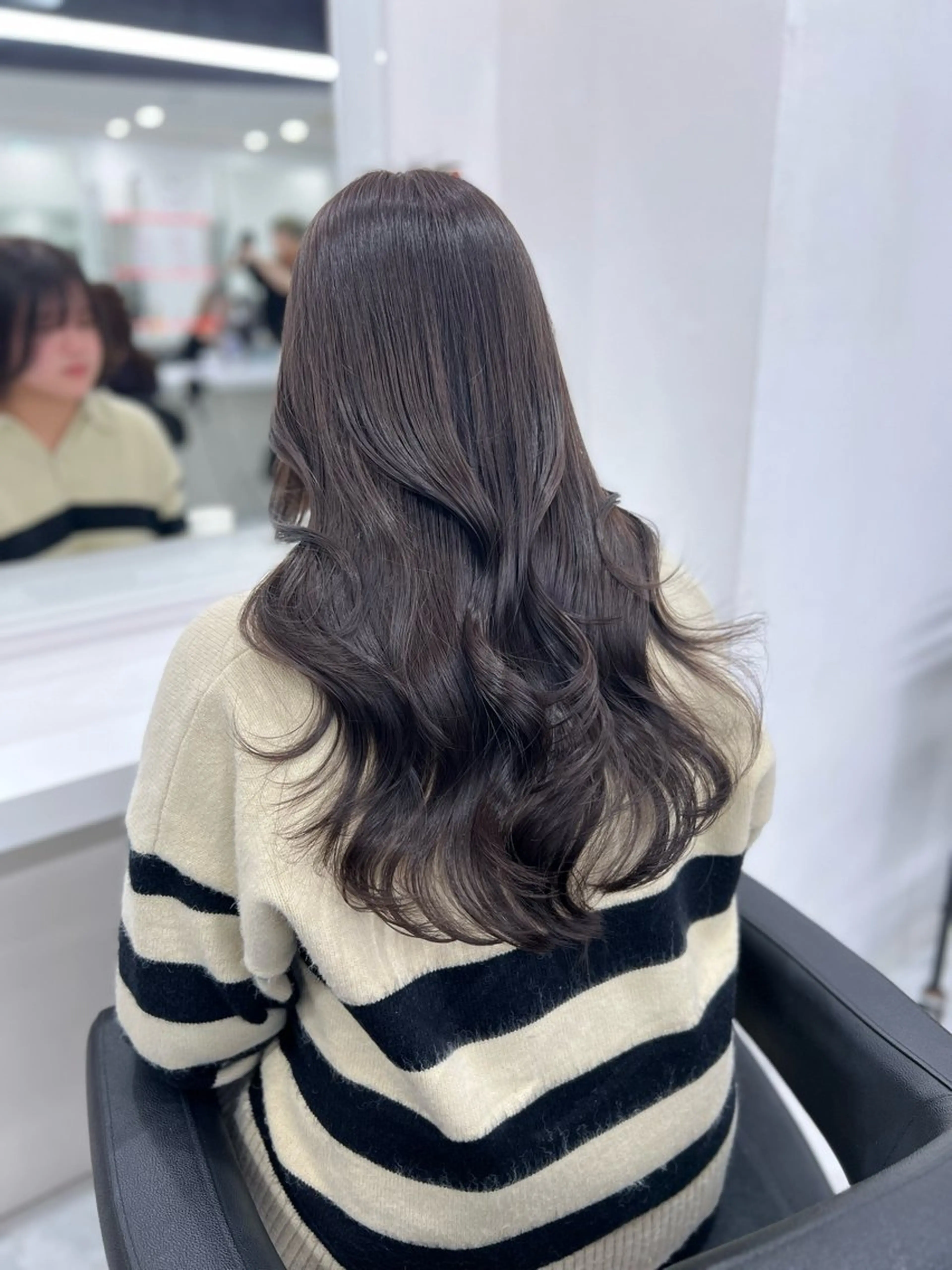 ロング カラー オリーブカラー🫒 レイヤーカット✂︎のヘアスタイル