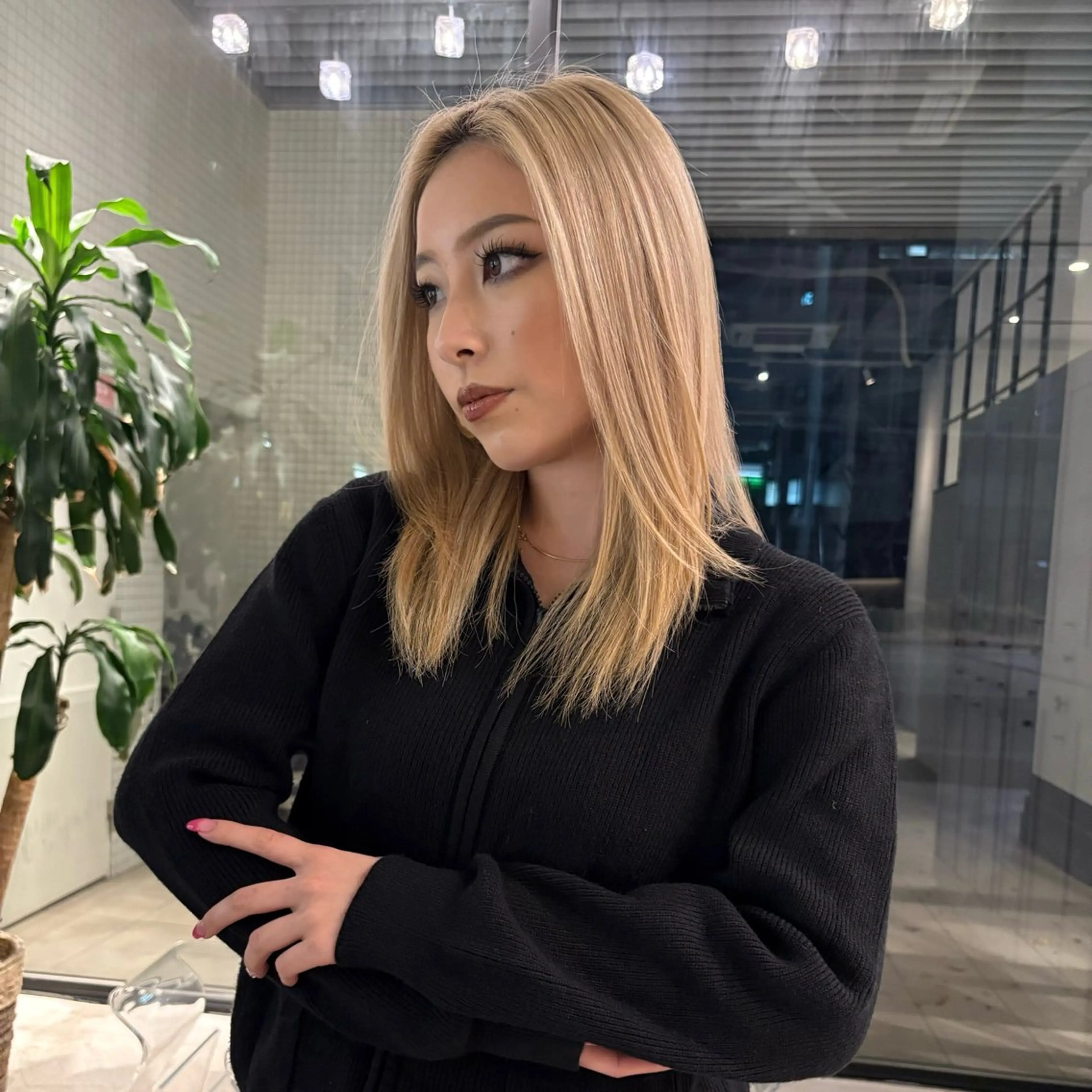 【予約数No.2】ケアブリーチカラー＋カット＋ケアトリートメントの写真