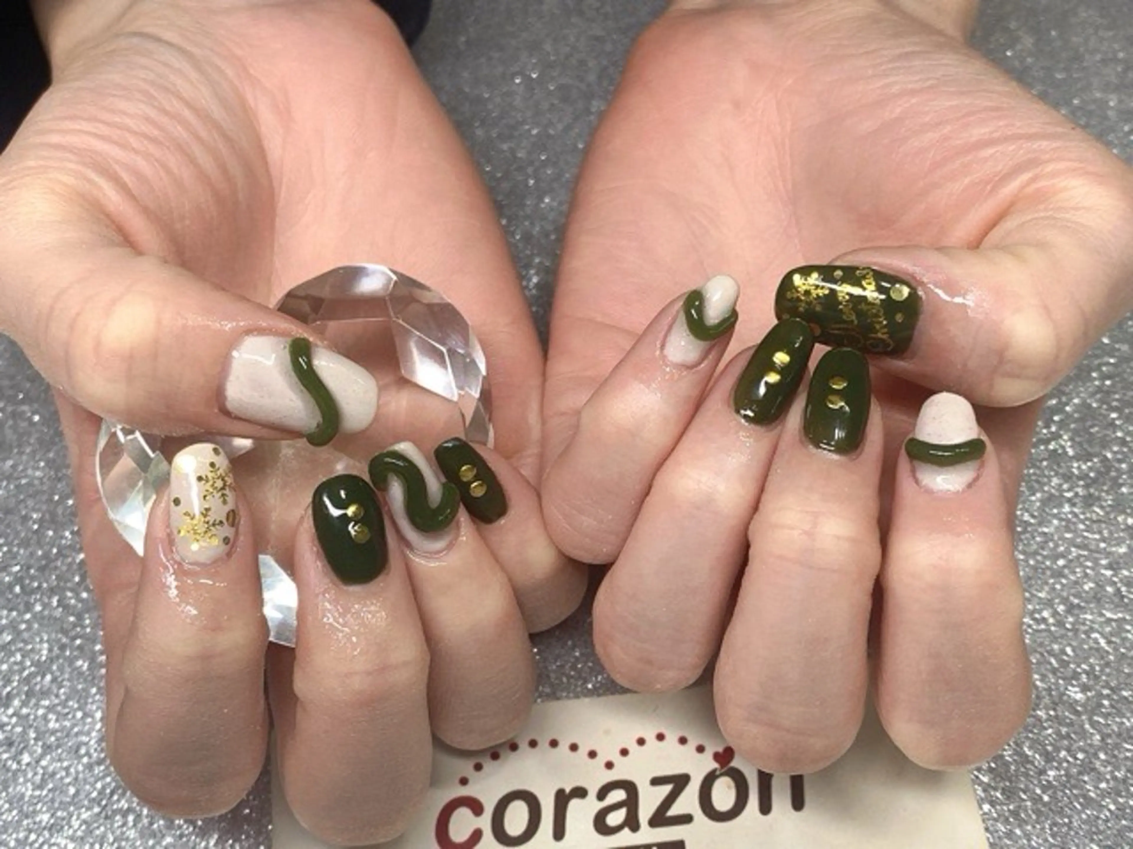 ネイル ゴールド ワンカラーネイル ホワイト 冬ネイル クリスマス corazon所属・ネイリスト aicoのネイルデザイン