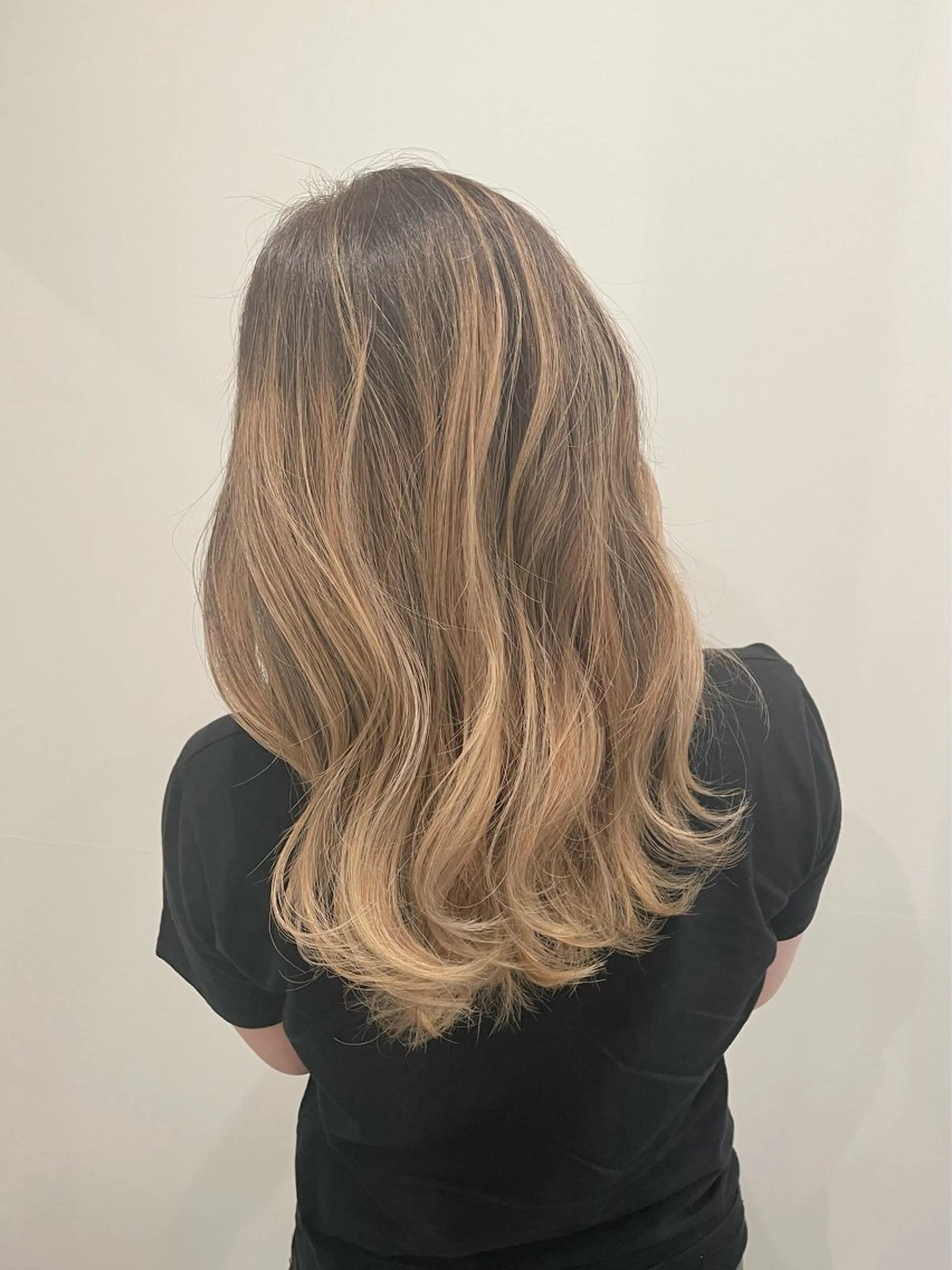 ミディアム カラー バレイヤージュ ベージュカラー レイヤーカット ニュアンスカラー🫧 加納のヘアスタイル