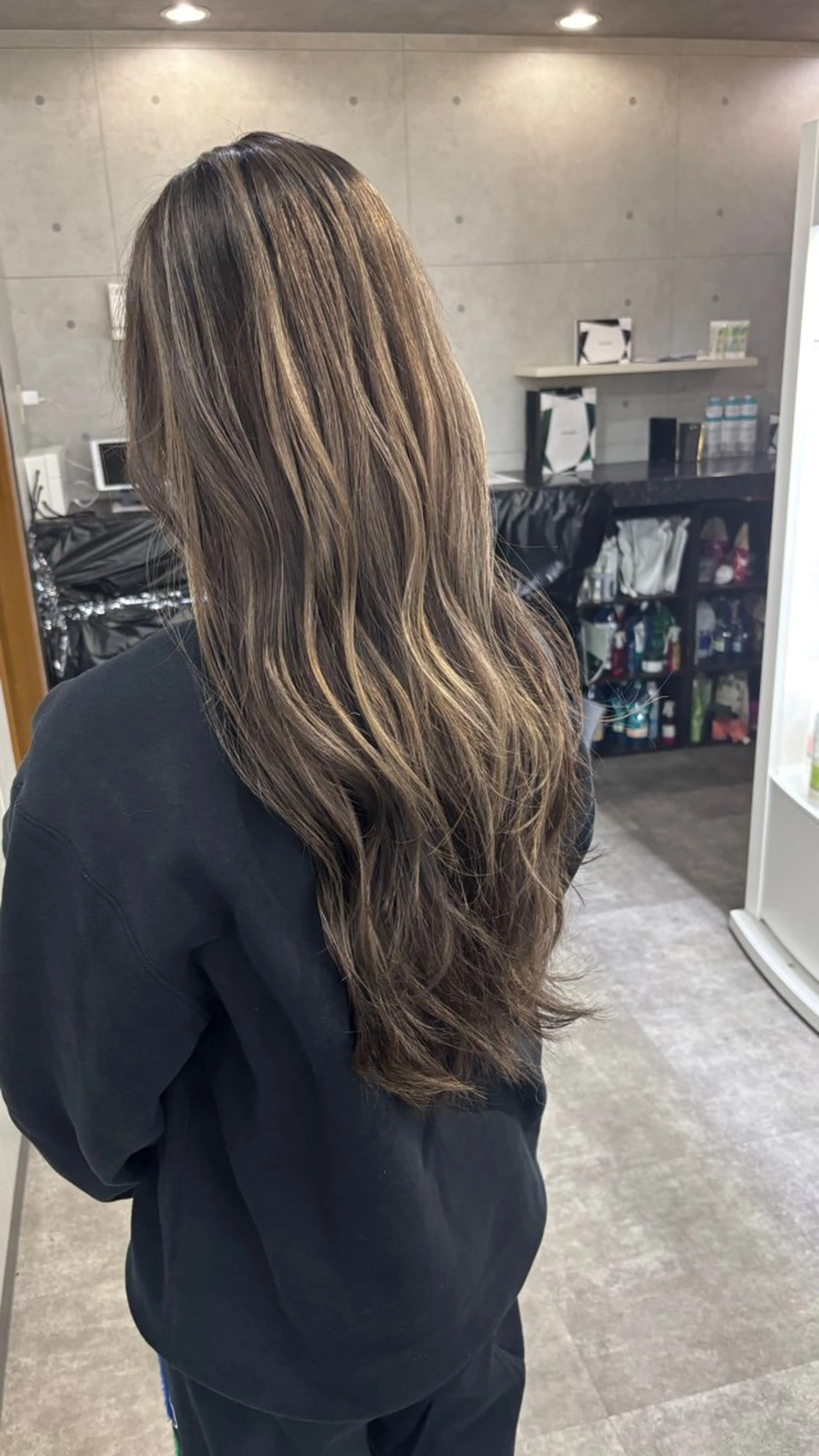 ロング ボブ くびれヘア くせ毛 髪質改善 切りっぱなしロブ カット ヘアカラー REVE所属・REVE 【外国人風カラー】のヘアスタイル