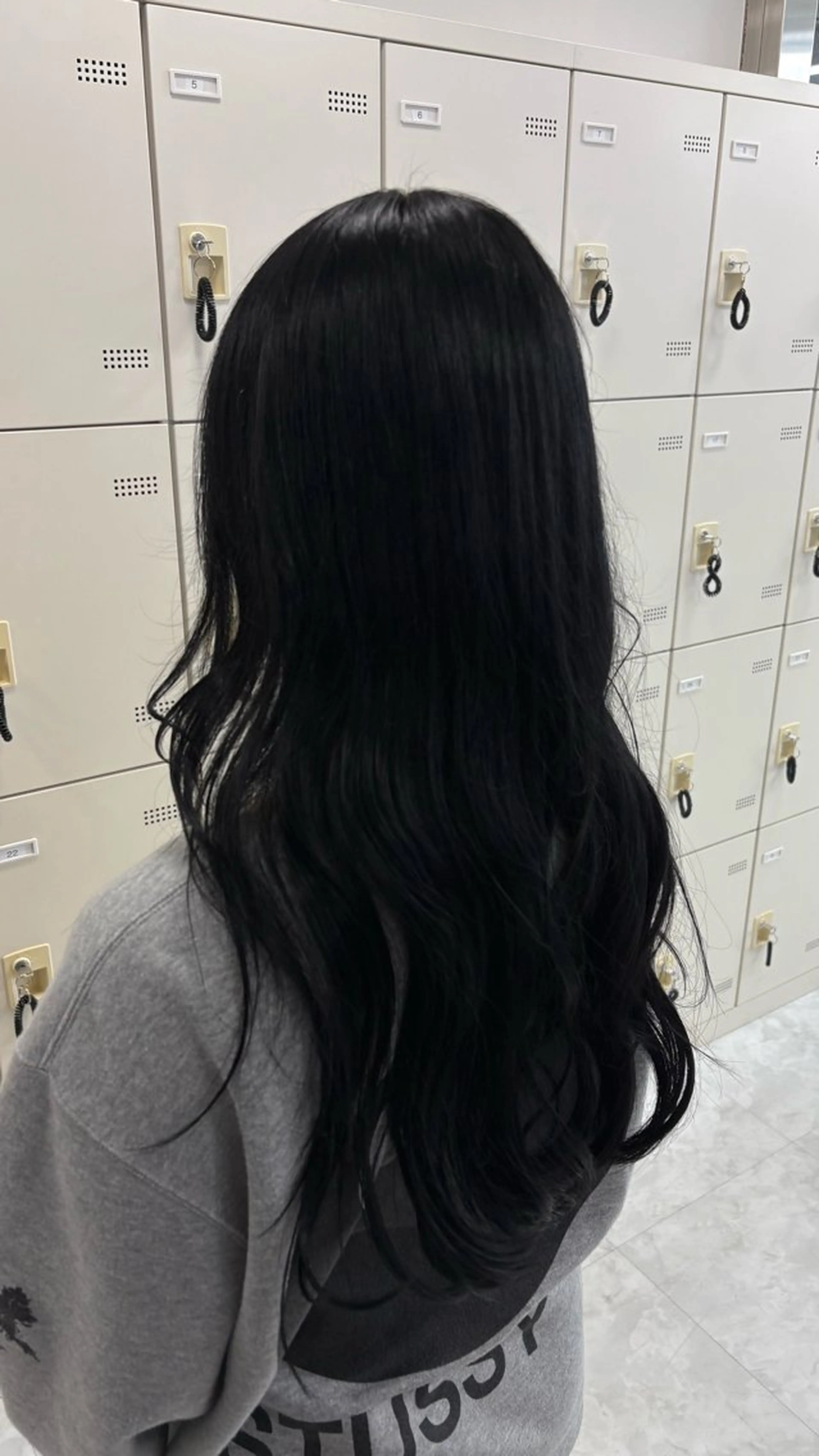 ロング カラー 🖤ハイトーン× レイヤー🖤SARAのヘアスタイル