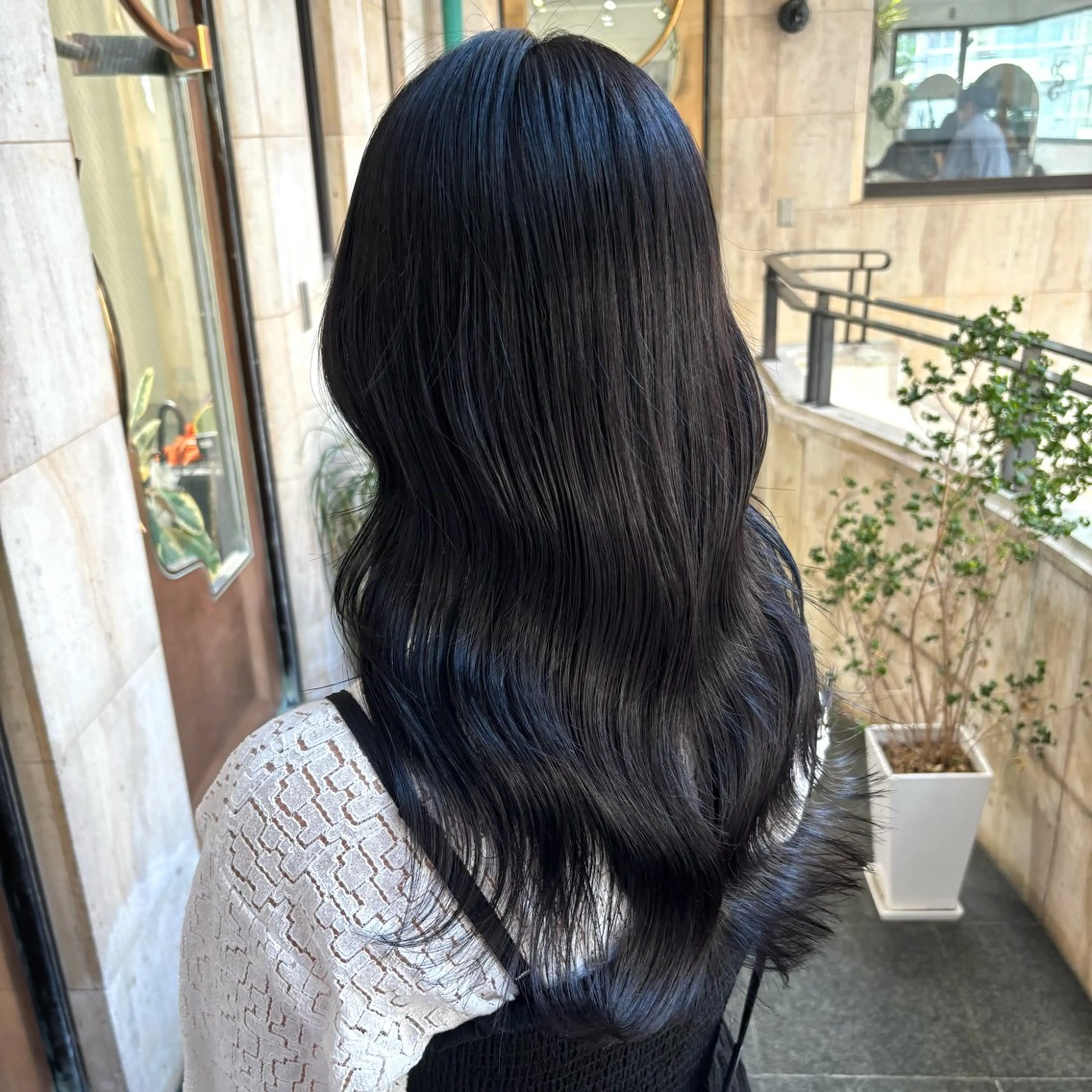 セミロング カラー 黒髪 ブリーチ ブルーカラー ブルーブラック ブリーチなしカラー カット ヘアカラー トリートメント ブリーチなし✨艶髪 カラー𓃲YAGIのヘアスタイル