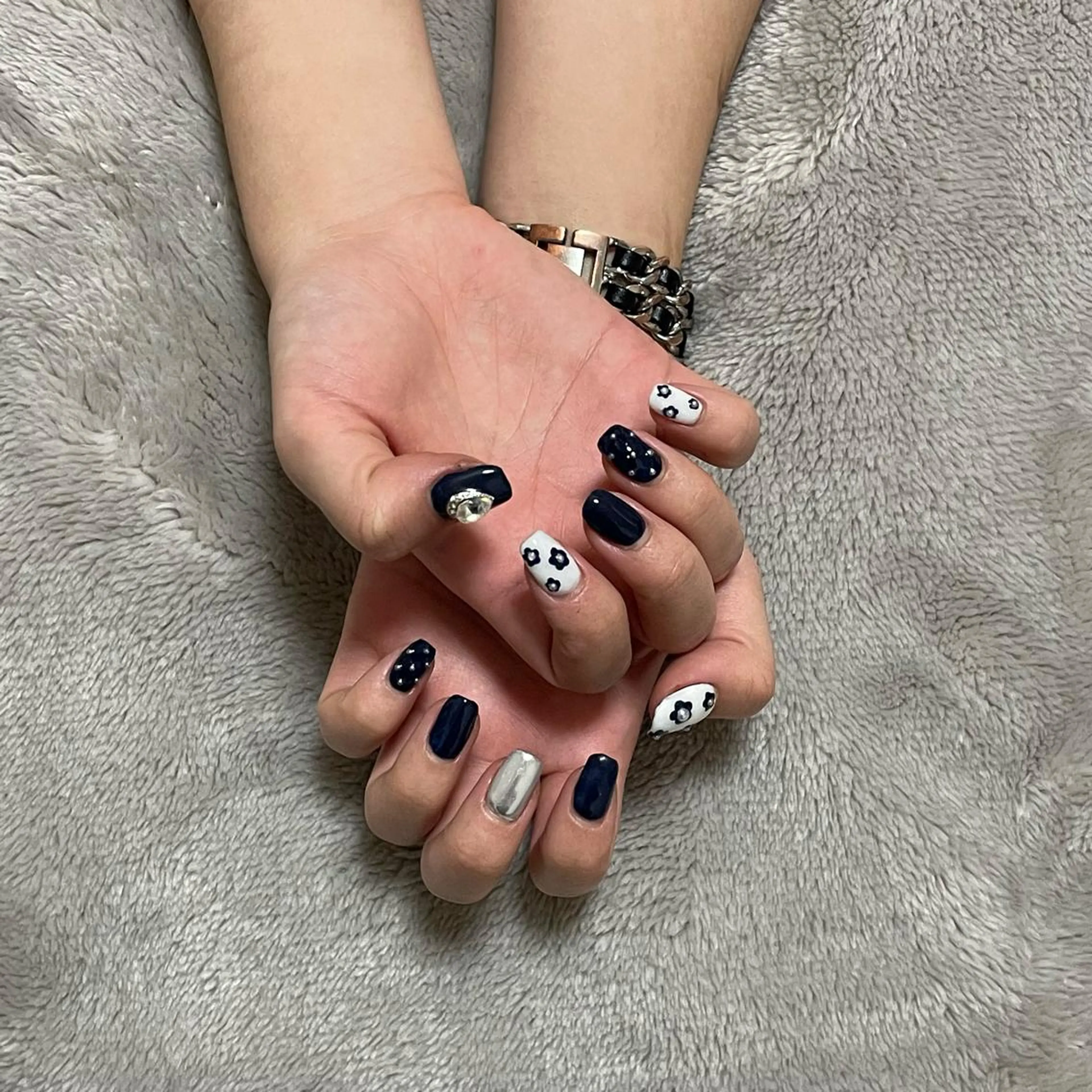 ネイル ミラーネイル ストーンネイル CHIKASHIGE MAXKELLY🐚のネイルデザイン