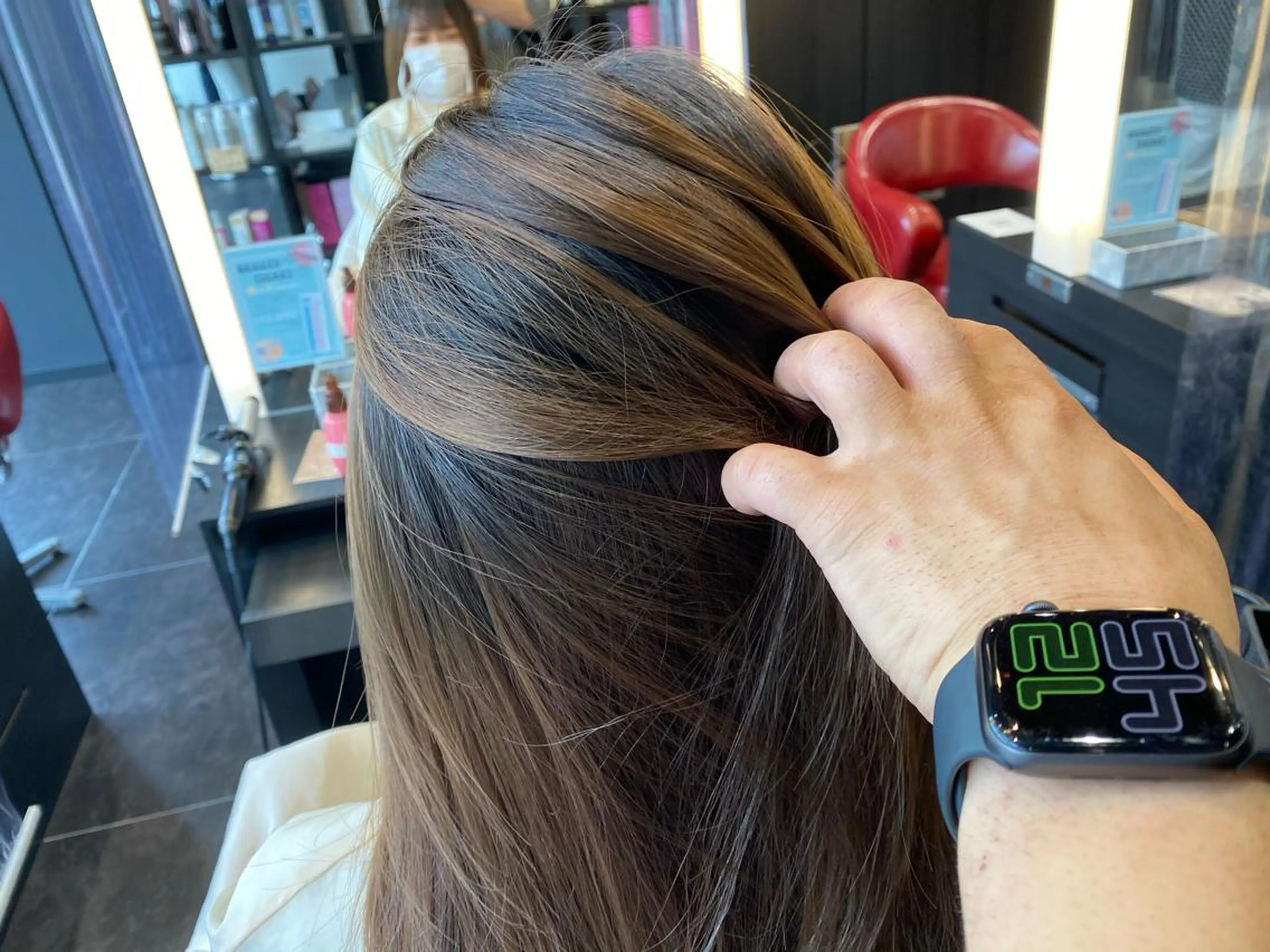 セミロング ブリーチカラー/ 岩破瑞希のヘアスタイル