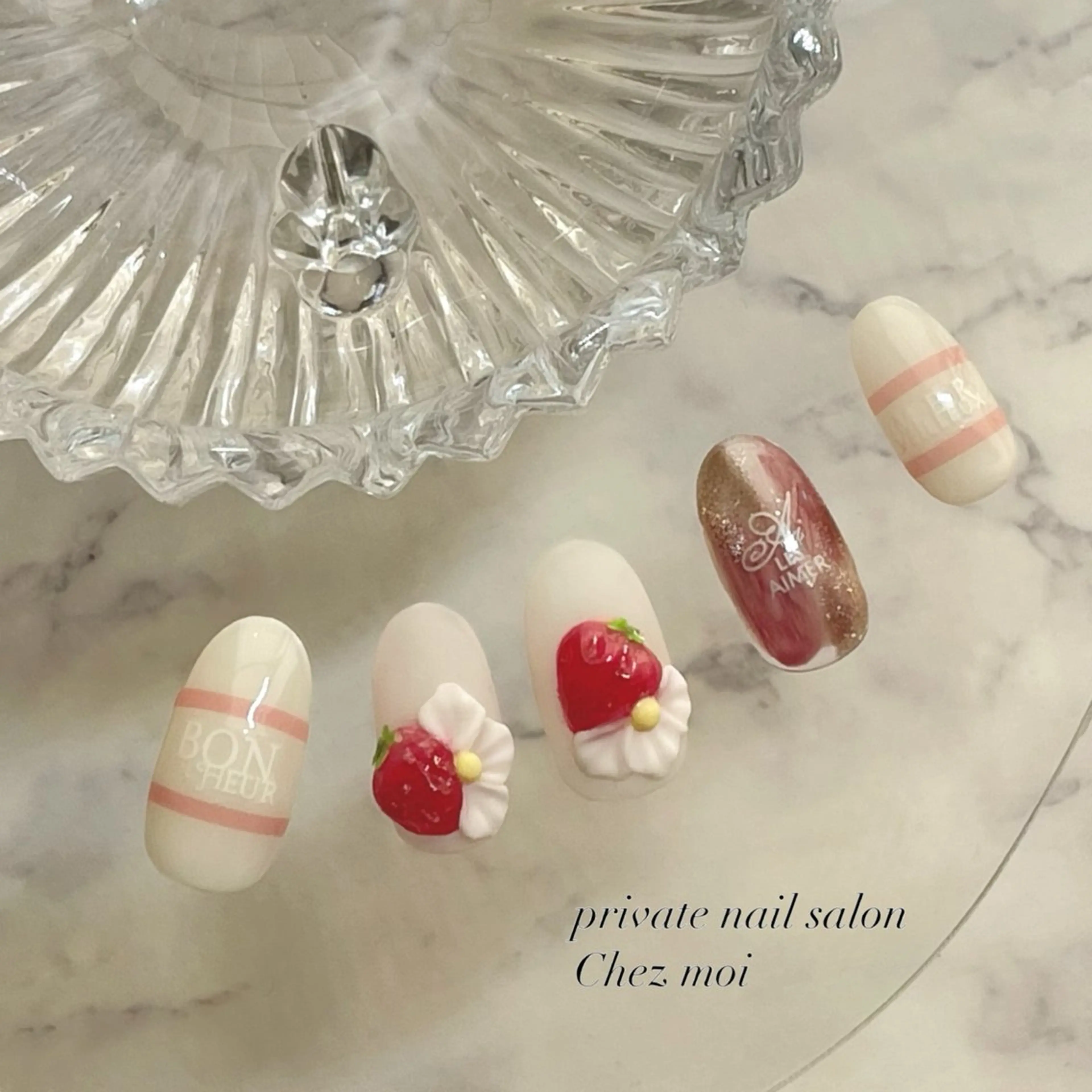 ネイル KOMINE TOMOKOのネイルデザイン