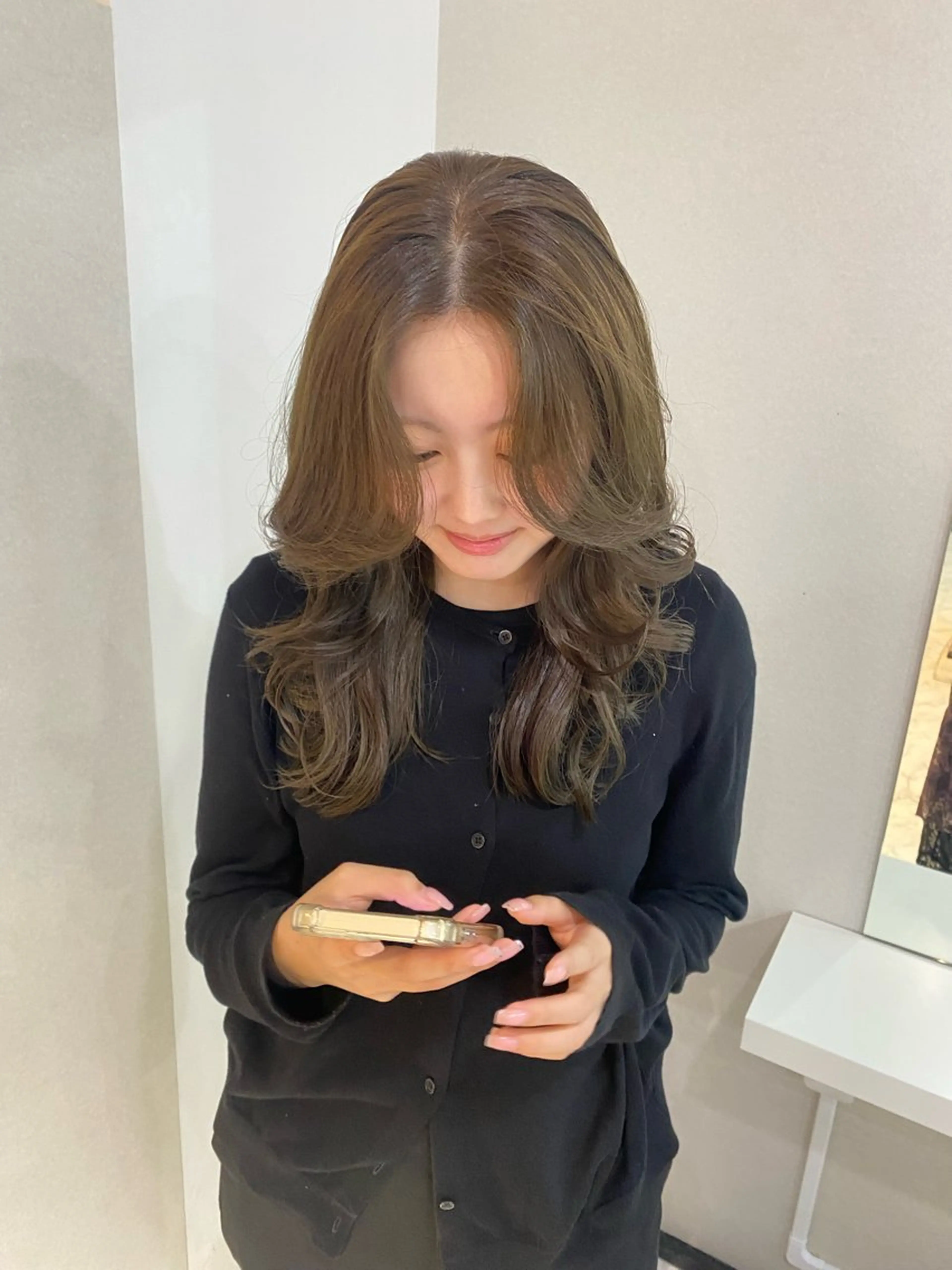 ミディアム 顔周りカット 韓国風ヘア ハナダ メイのヘアスタイル