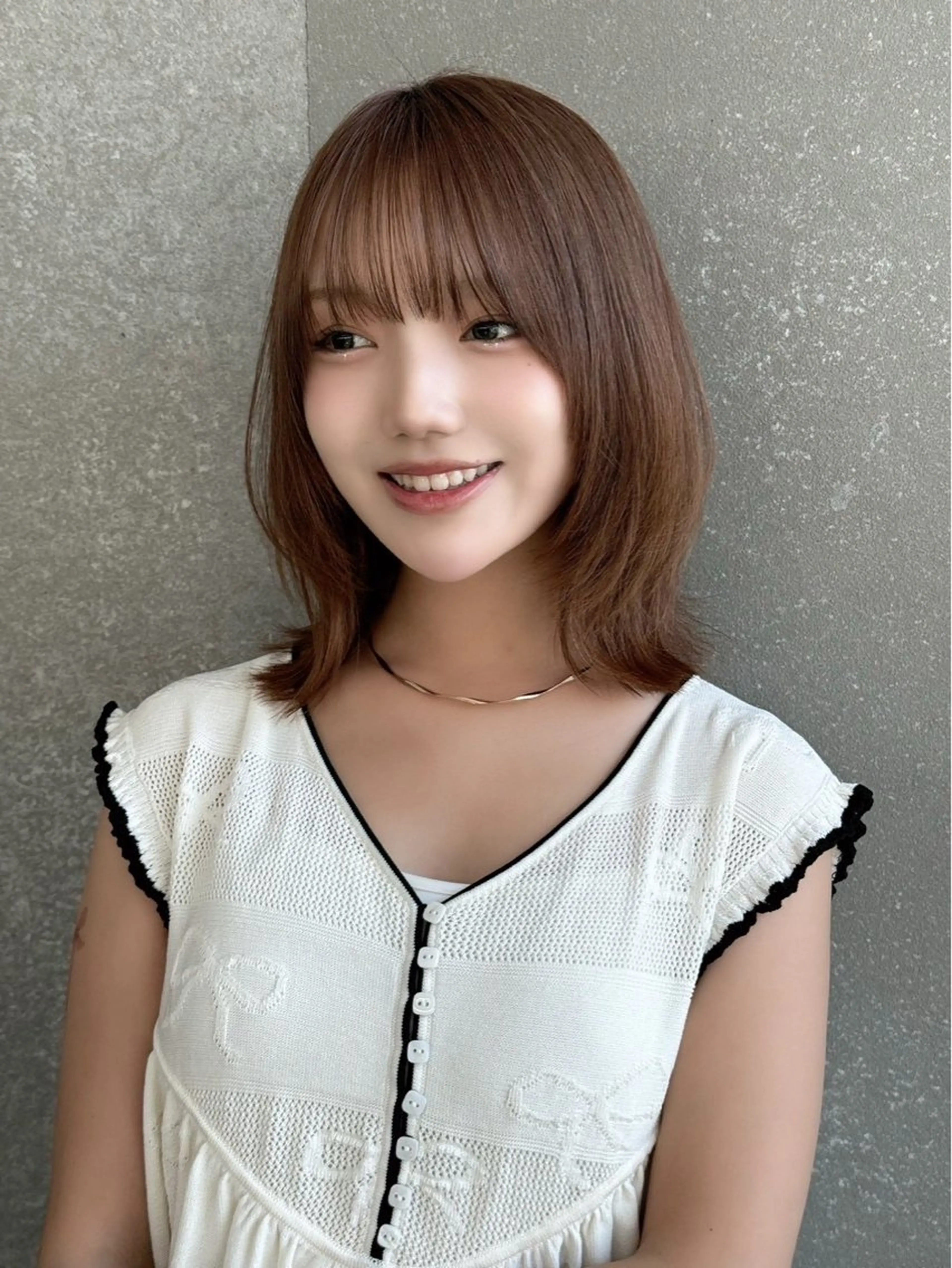 ミディアム カット rina韓国ヘア 透明感カラーのヘアスタイル