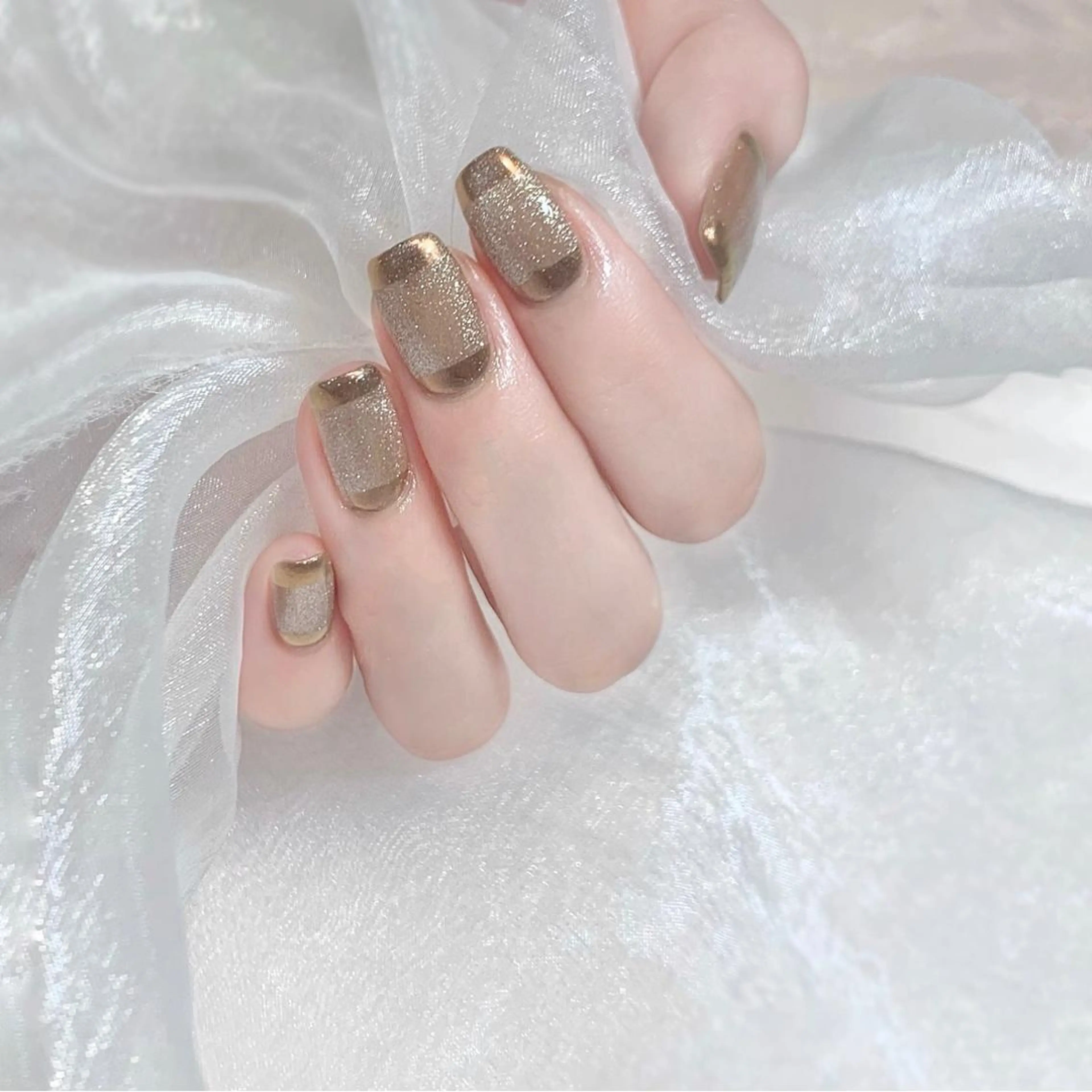 ネイル ブラウン マグネットネイル ミラーネイル ハンドネイル Kanon 🤍のネイルデザイン