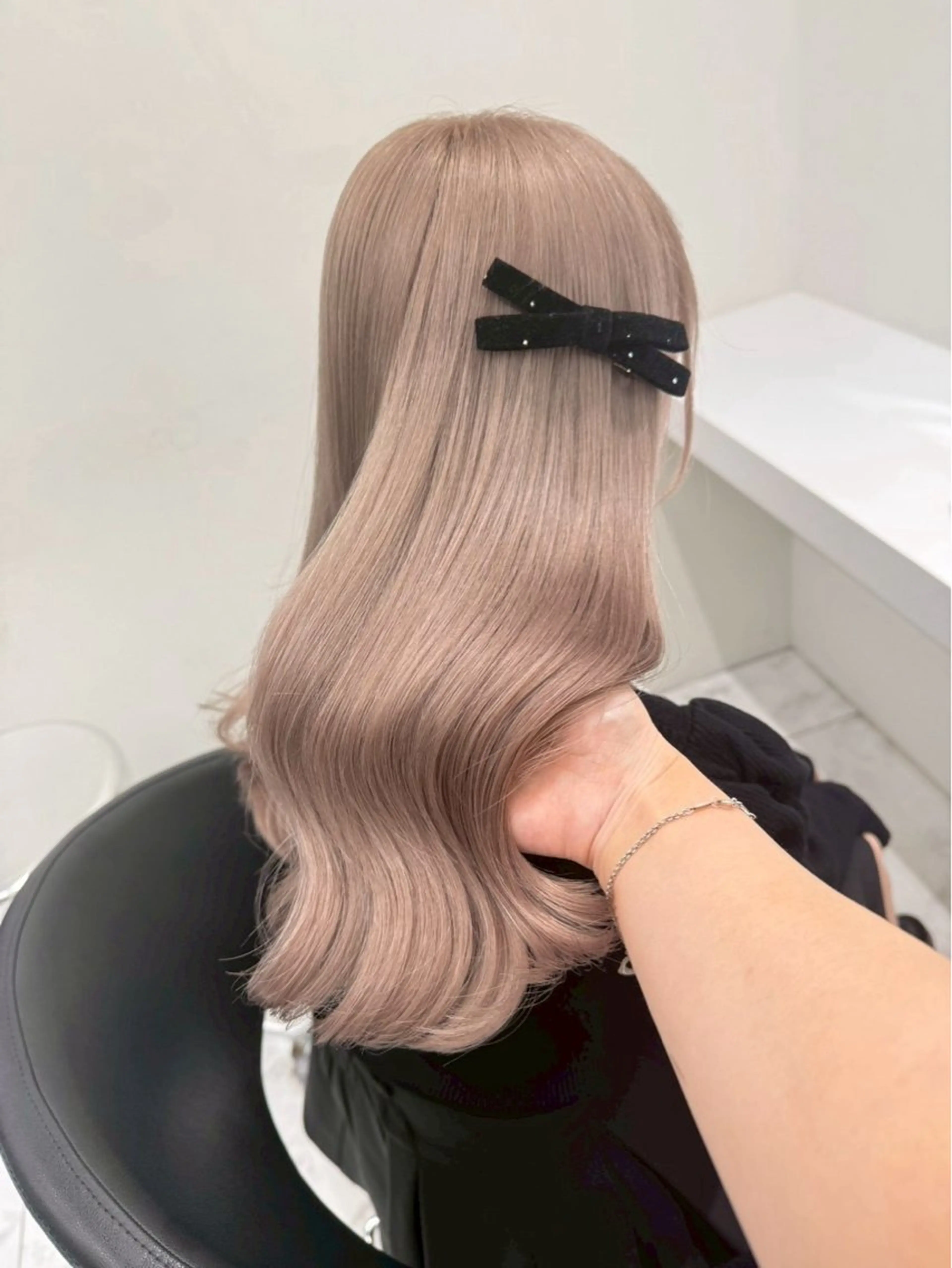 ロング カラー ブリーチ 透明感カラー ハイトーンカラー ヘアカラー ハイトーンカラー💞 くるみ🎀のヘアスタイル