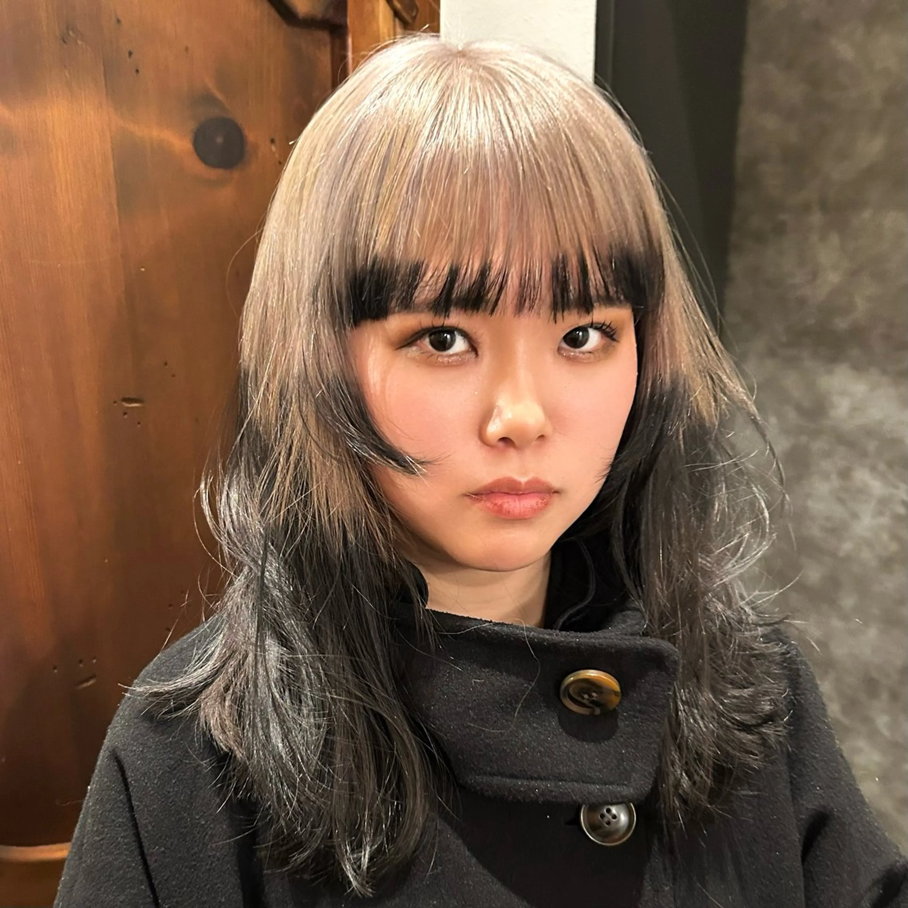 ミディアム カラー écouter所属・ショート/ウルフ ハイトーン/カイセイのヘアスタイル