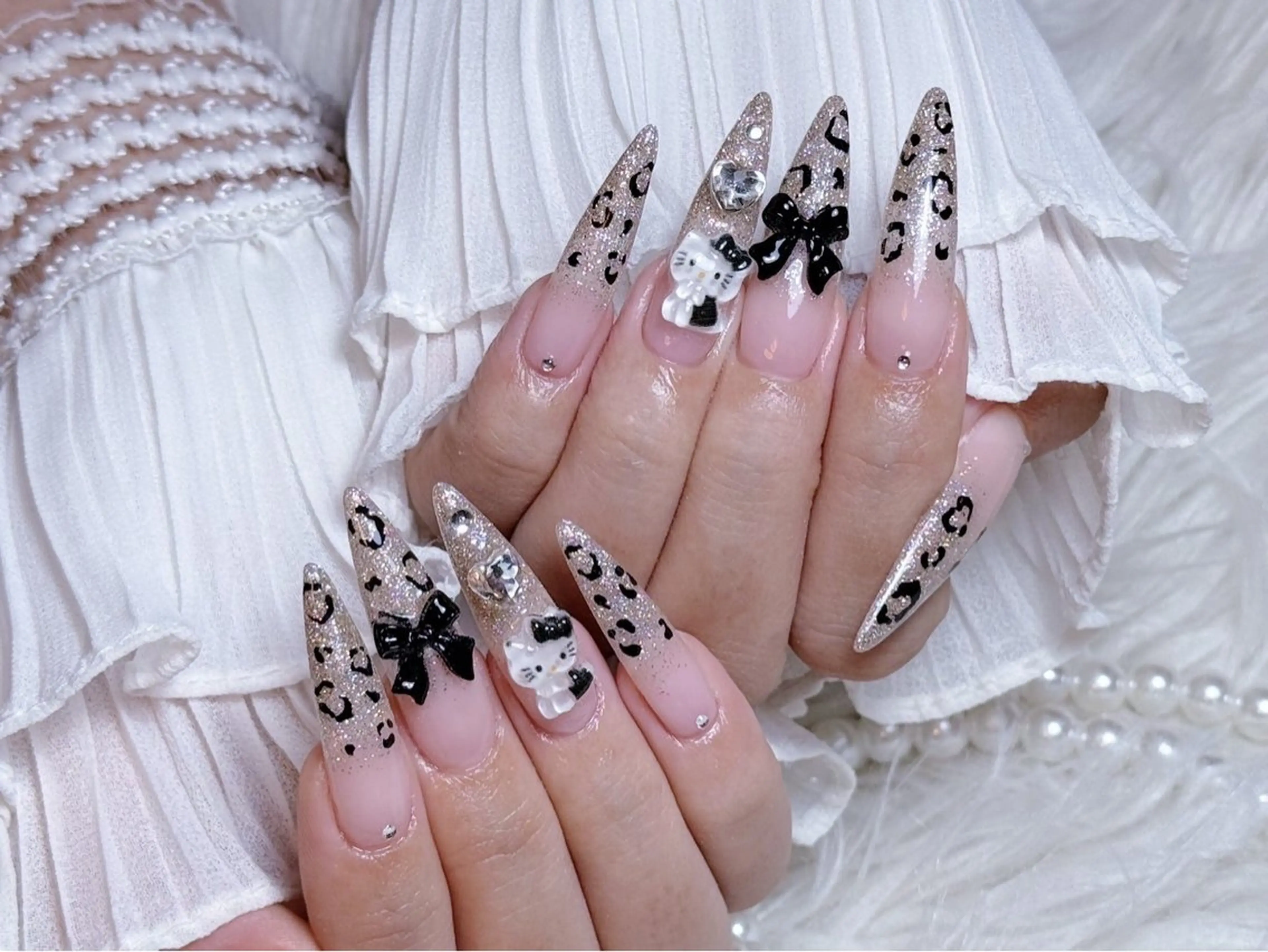 ネイル チークネイル 長さ出し フラワーネイル フレンチネイル ガーリー ハンドネイル NEW NAIL 池袋のネイルデザイン