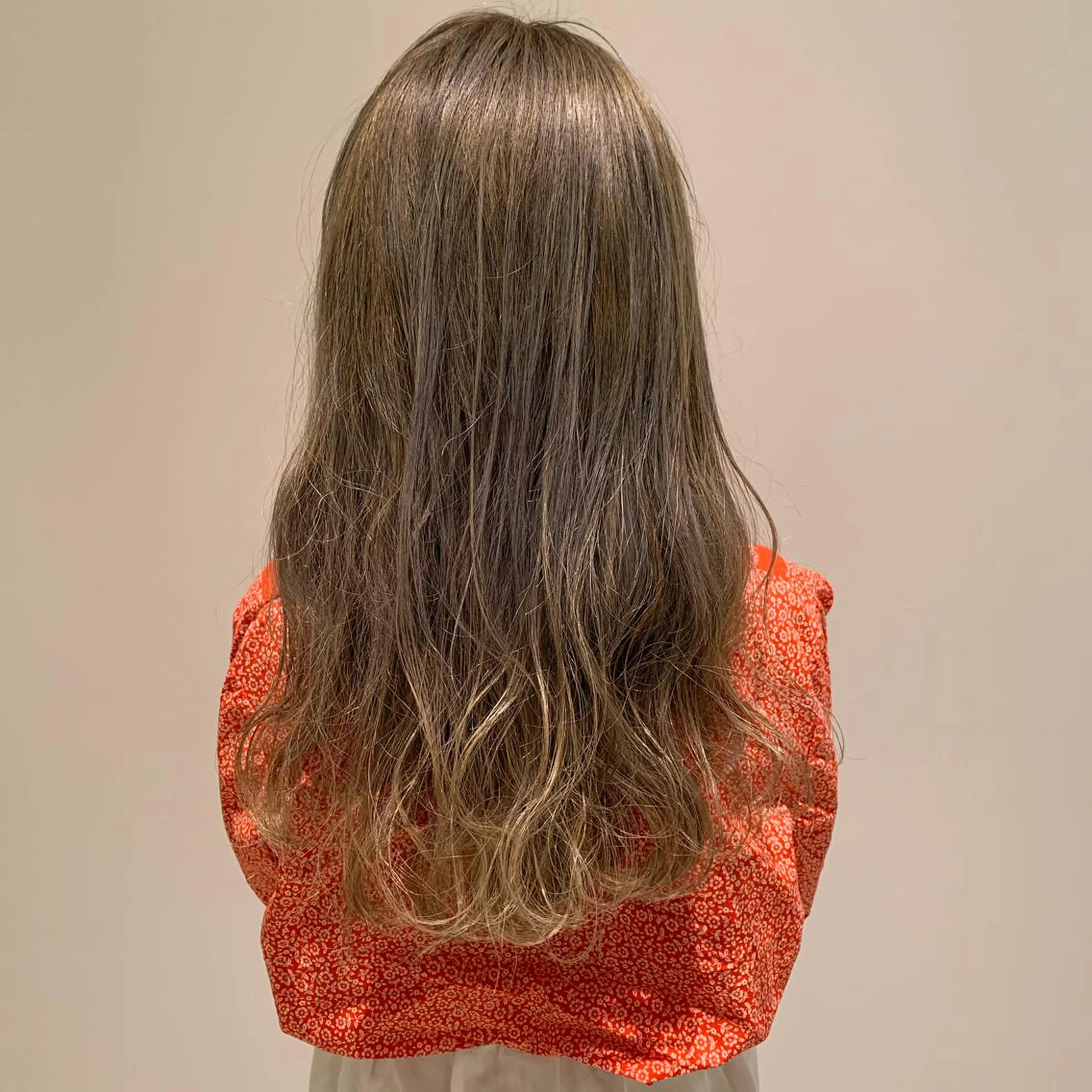 ロング カラー ベージュカラー ミルクティーベージュ MASHU所属・鳥越 一希のヘアスタイル