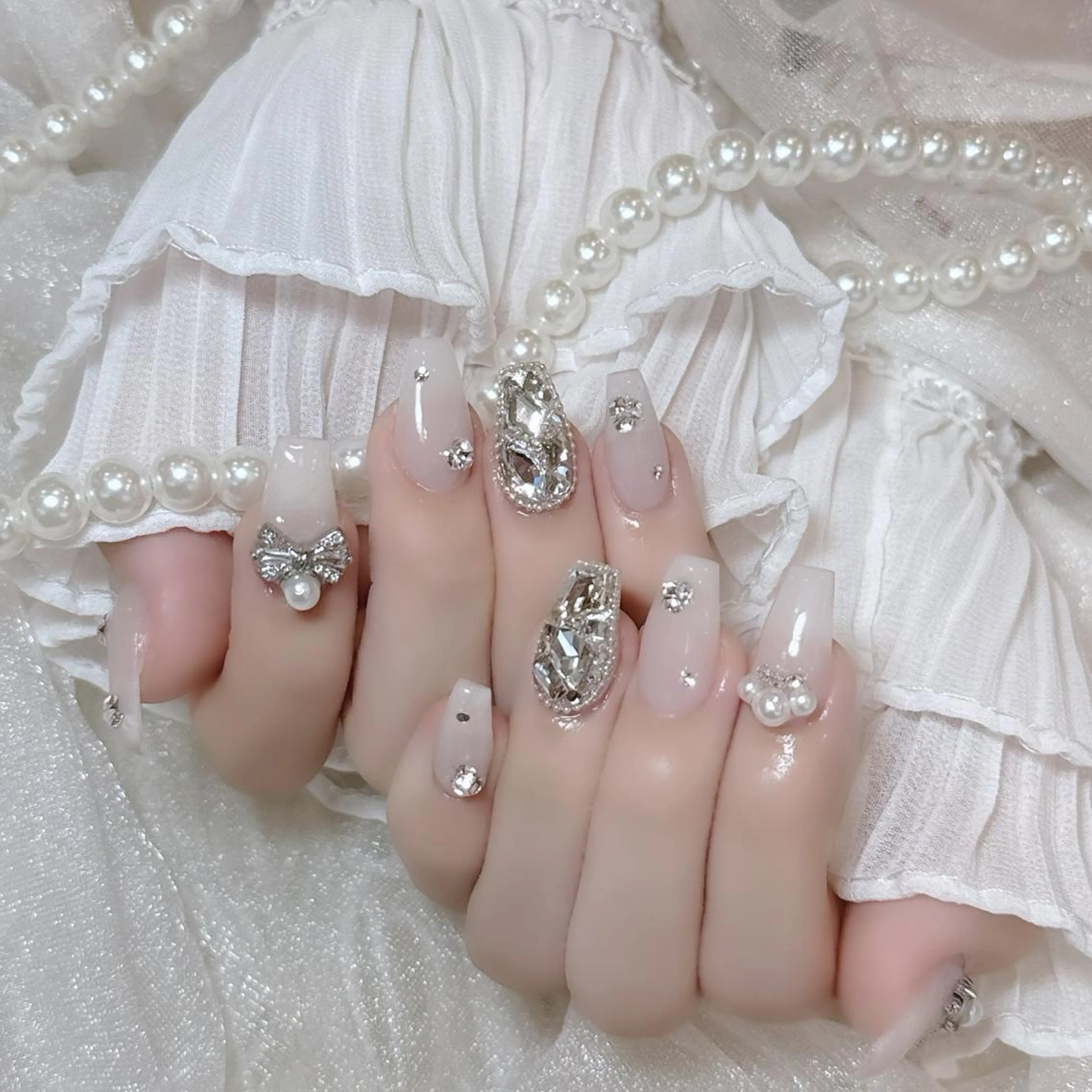 ネイル アートネイル 持ち込み Rainrain💧 パーツ豊富、やり放題のネイルデザイン