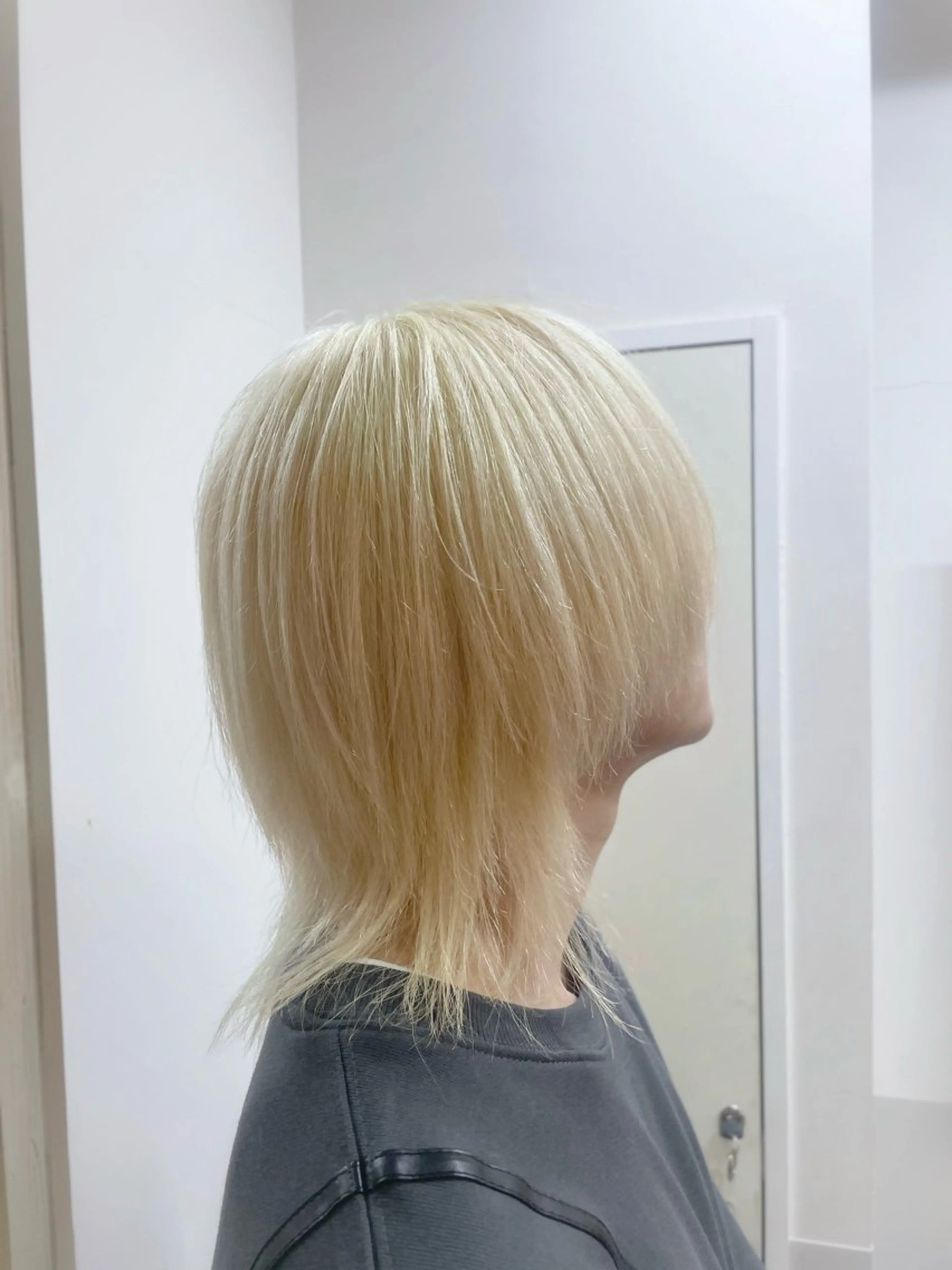 ミディアム カラー メンズ メンズブリーチ ブリーチ ブロンド カット ヘアカラー トリートメント EMANON新宿南口所属・🦄中性ウルフ ☁️Shiori🦄のヘアスタイル