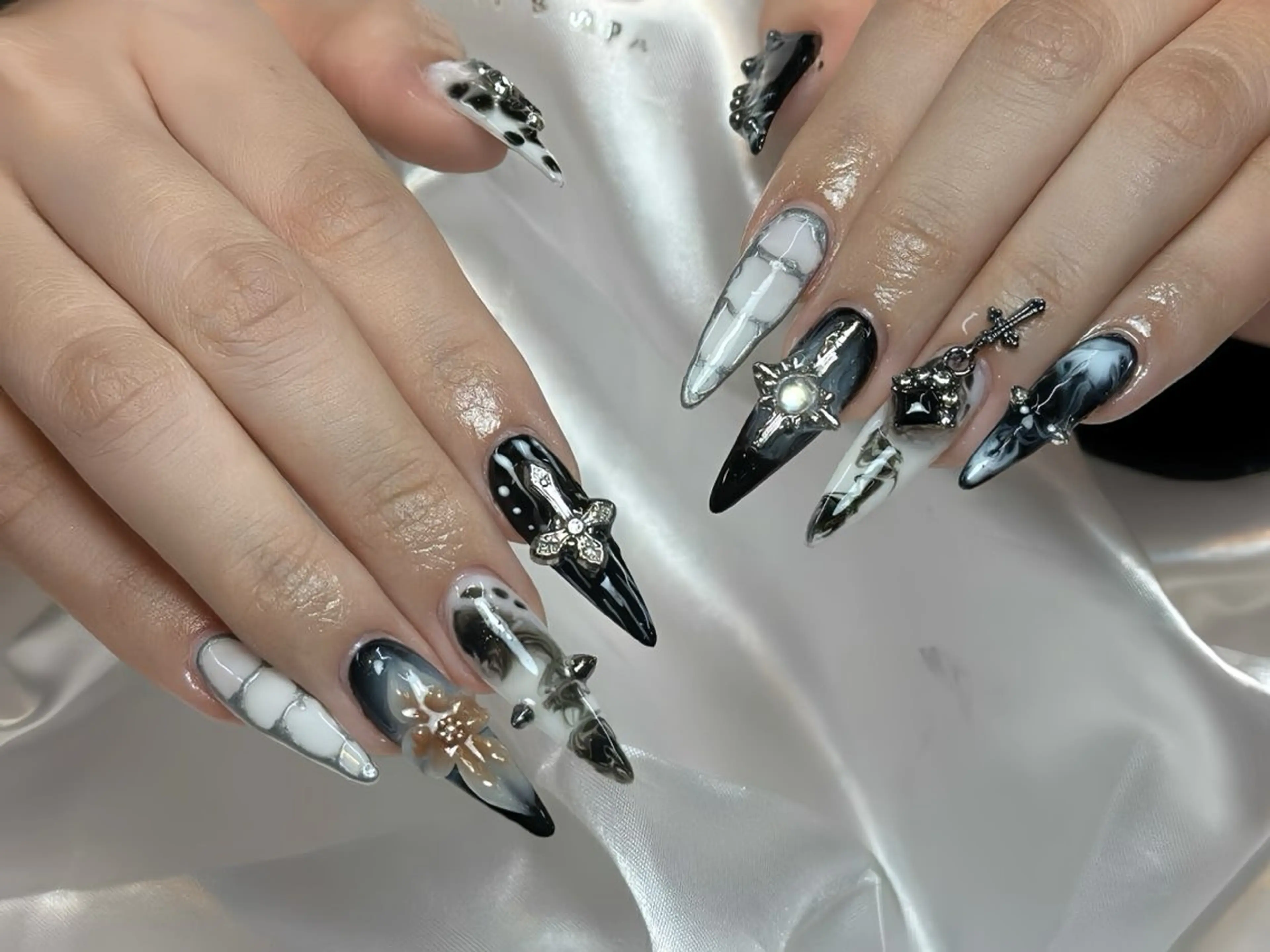 ネイル べっ甲ネイル チークネイル フラッシュネイル フラワーネイル フットネイル ハンドネイル Rin Nail Shinokuboのネイルデザイン