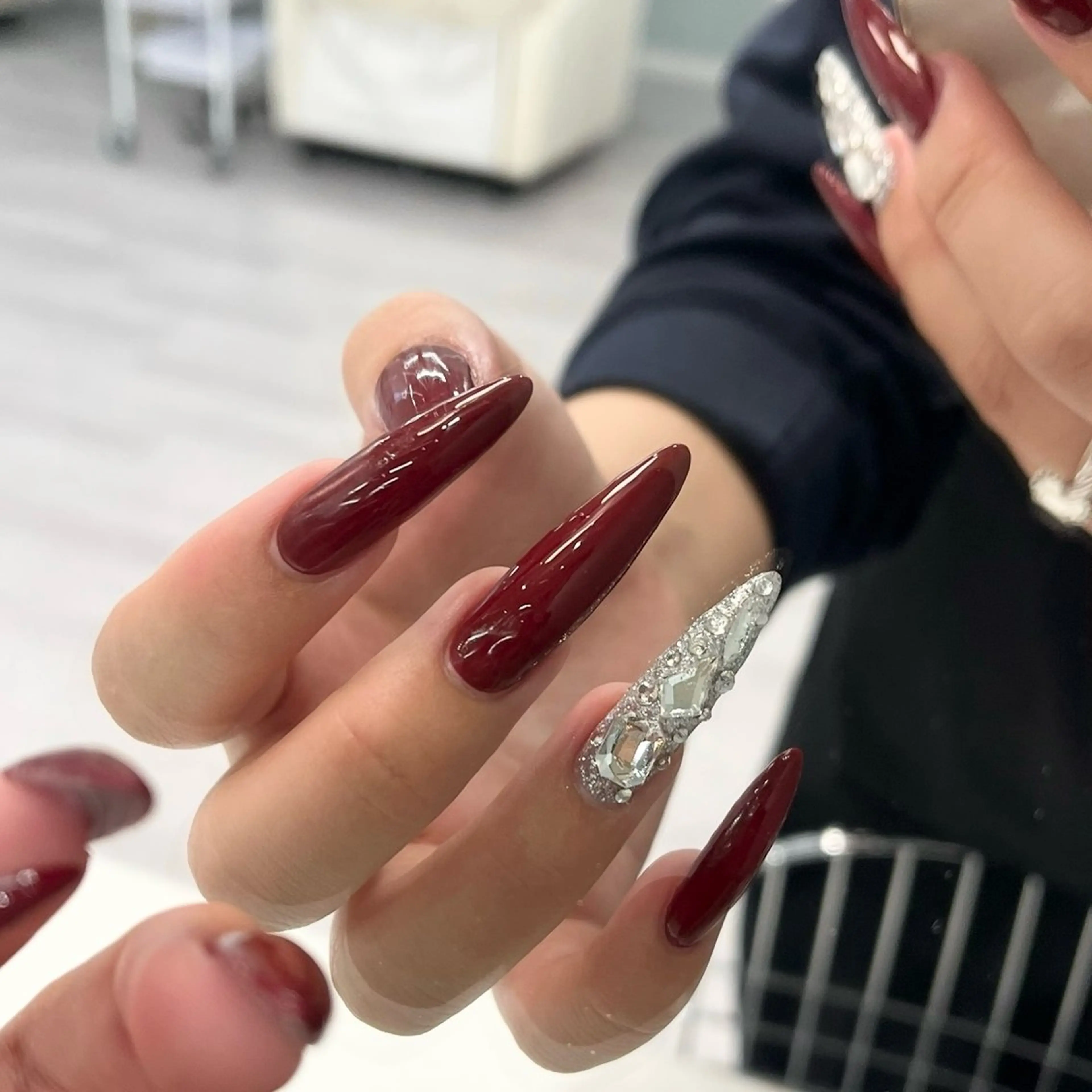 ネイル ボルドー ロングネイル 冬ネイル ハンドネイル eight nail 春菜のネイルデザイン