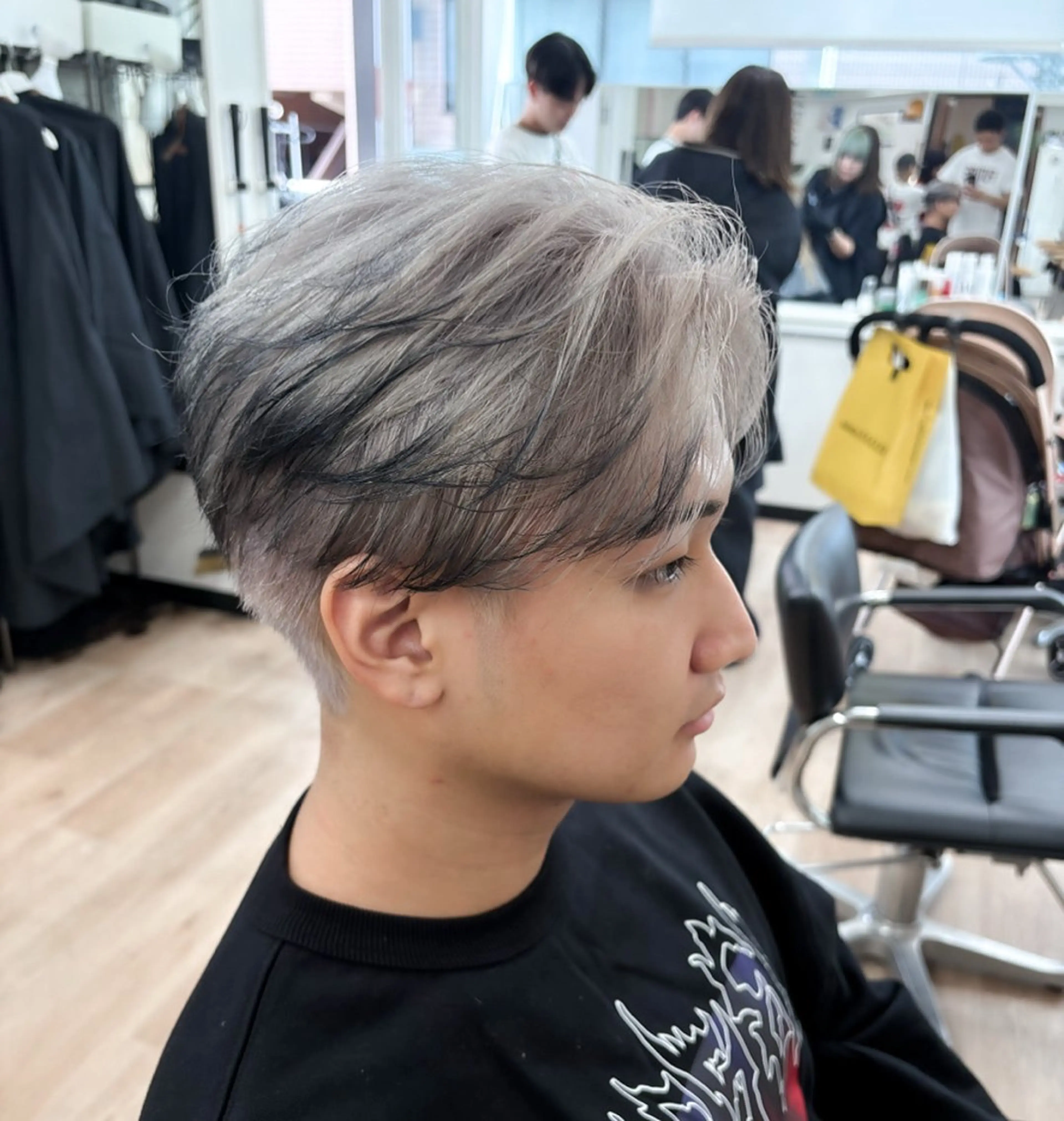カラー メンズ メンズハイライト マッシュ メンズパーマ プードルパーマ シャドーパーマ カワカツ トキのヘアスタイル