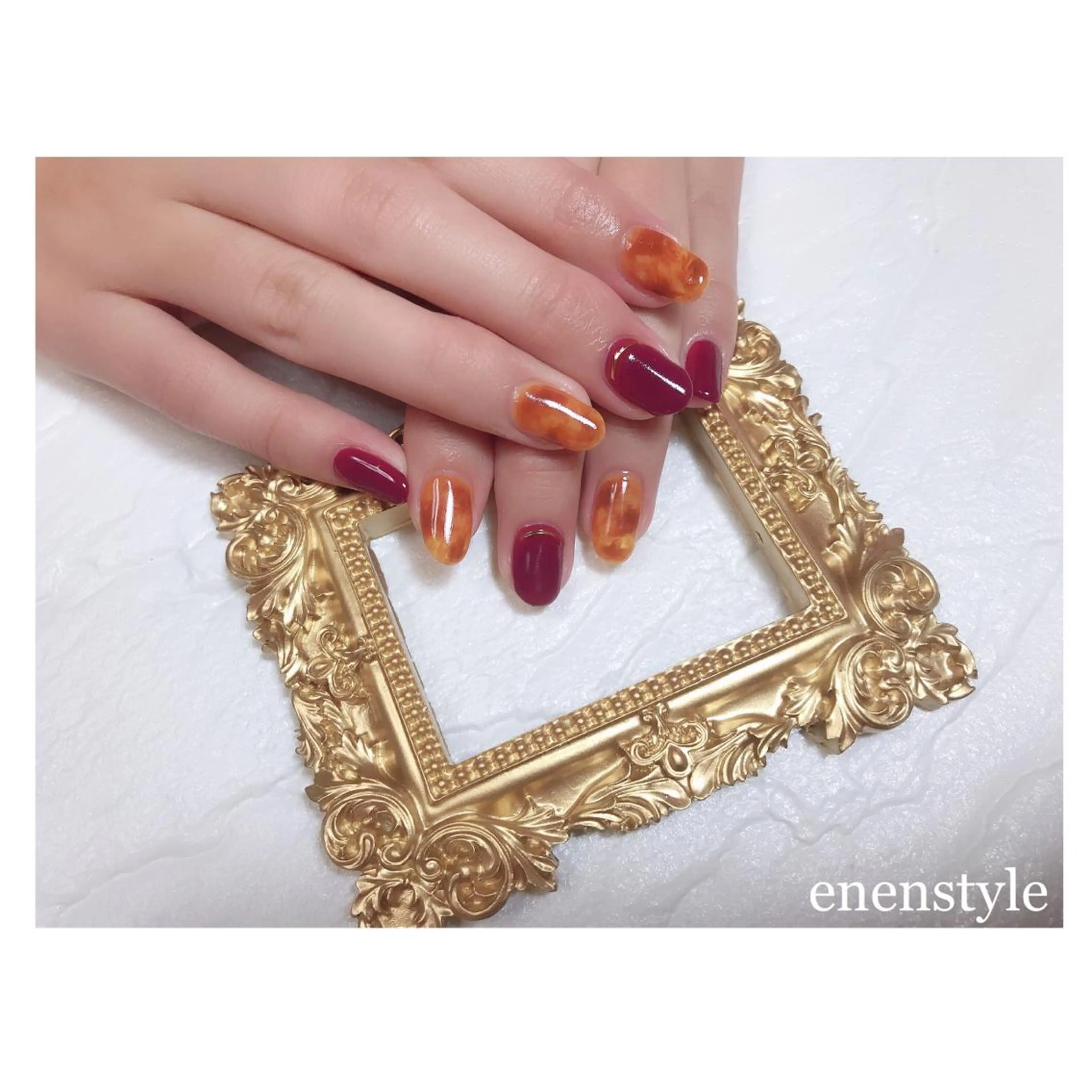 ショート ネイル べっ甲ネイル ジェルネイル オフィスネイル 赤色 シンプルネイル ハンドネイル 👑enen style👑のネイルデザイン