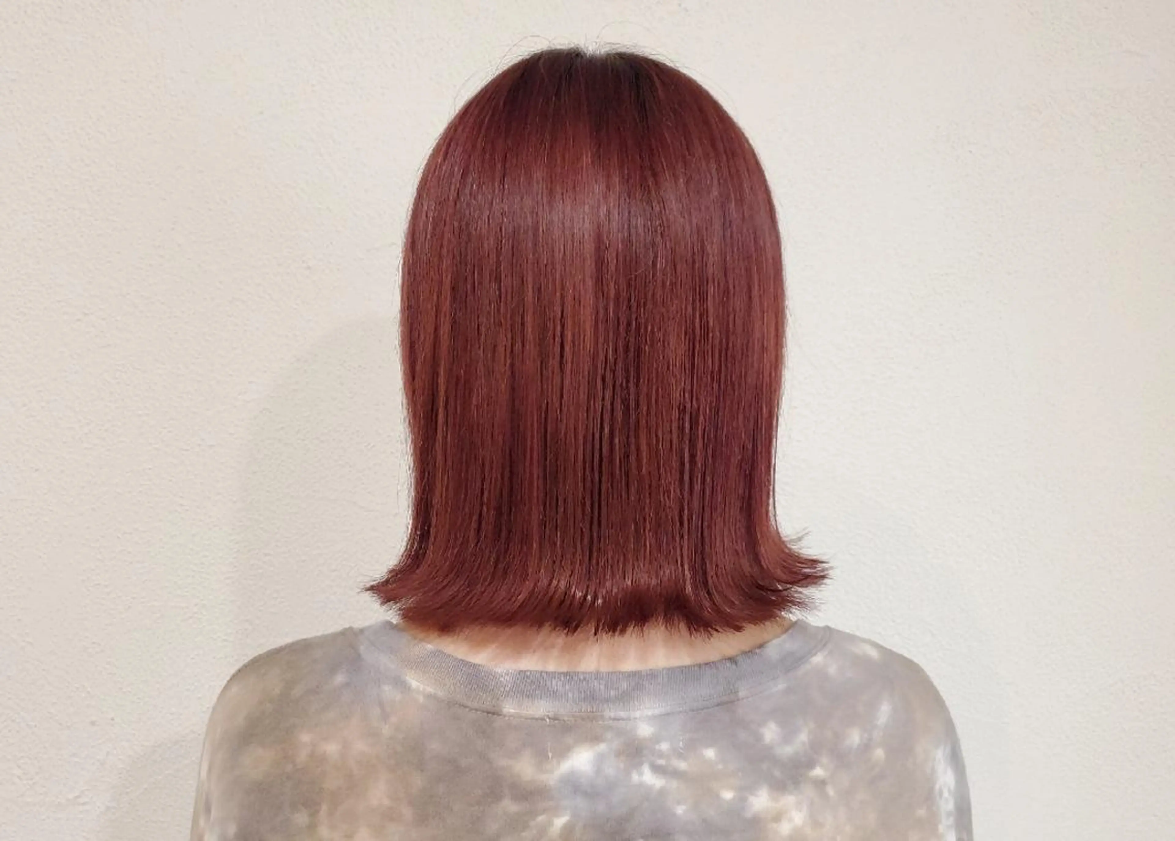 ミディアム カラー レッドカラー 外ハネヘア ヘアカラー トリートメント パ ルのヘアスタイル