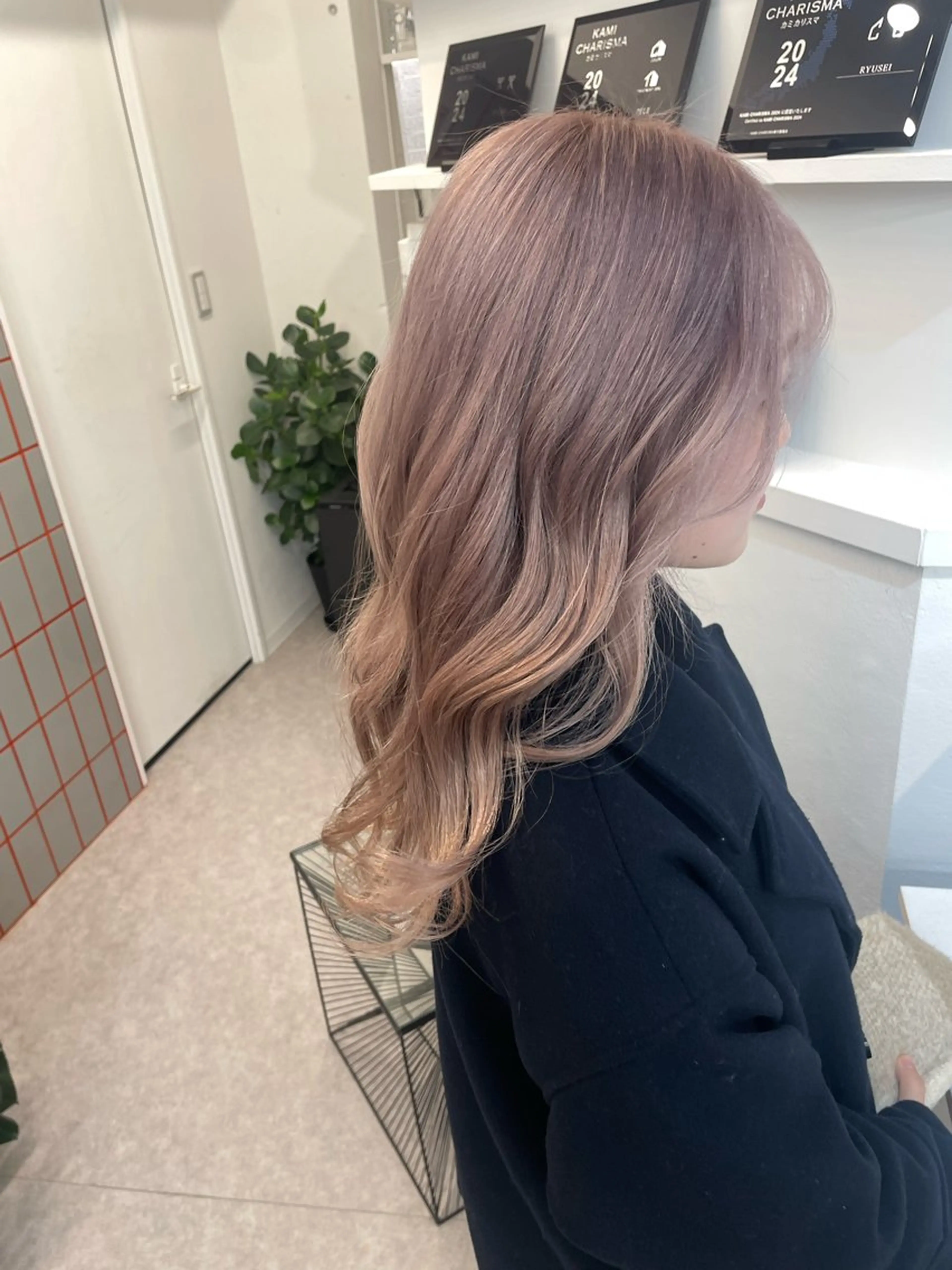 ロング 韓国ハイトーン🦋 hikariのヘアスタイル