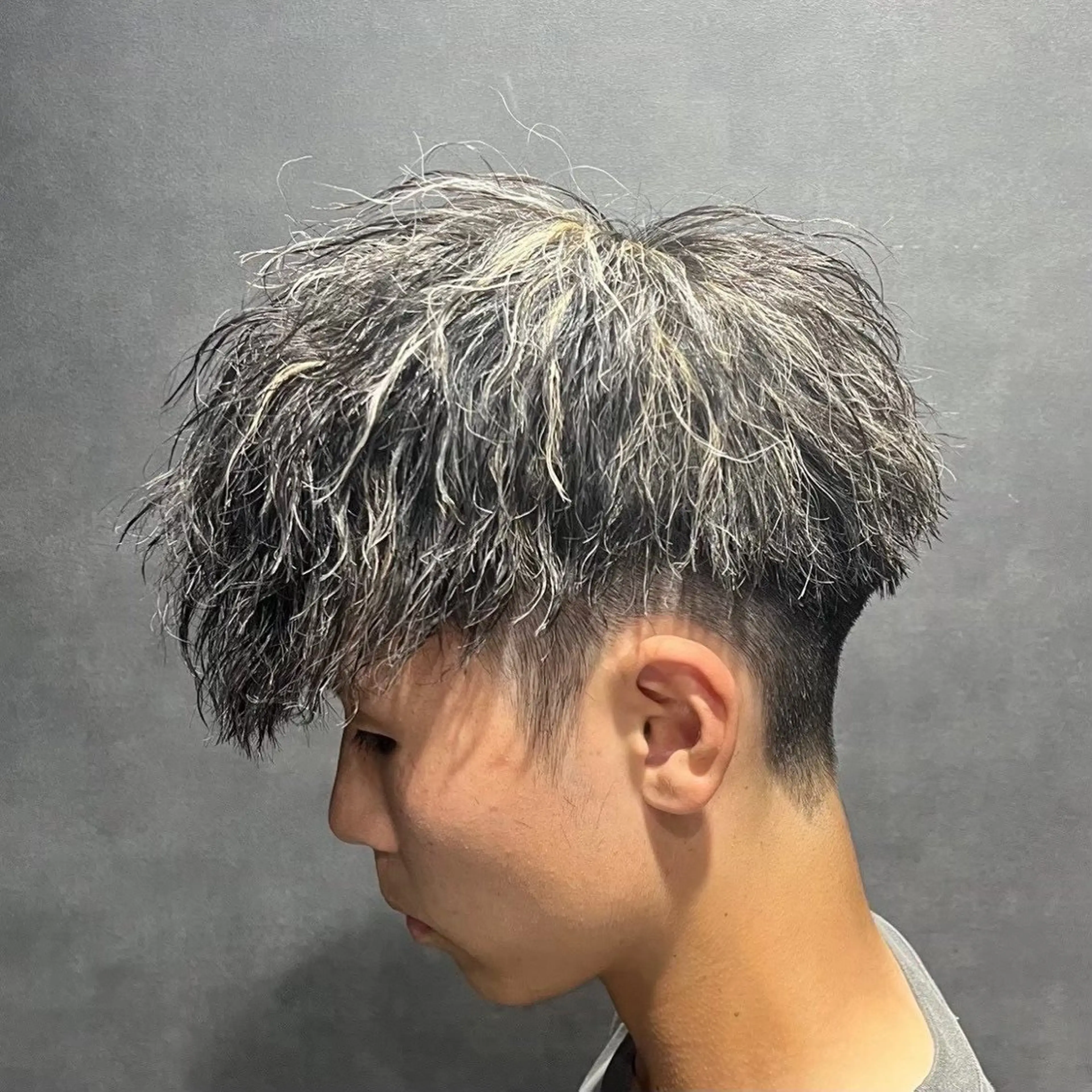 ミディアム カラー パーマ メンズ カット ヘアカラー パーマ 🔥メンズ特化🔥 藍斗のヘアスタイル