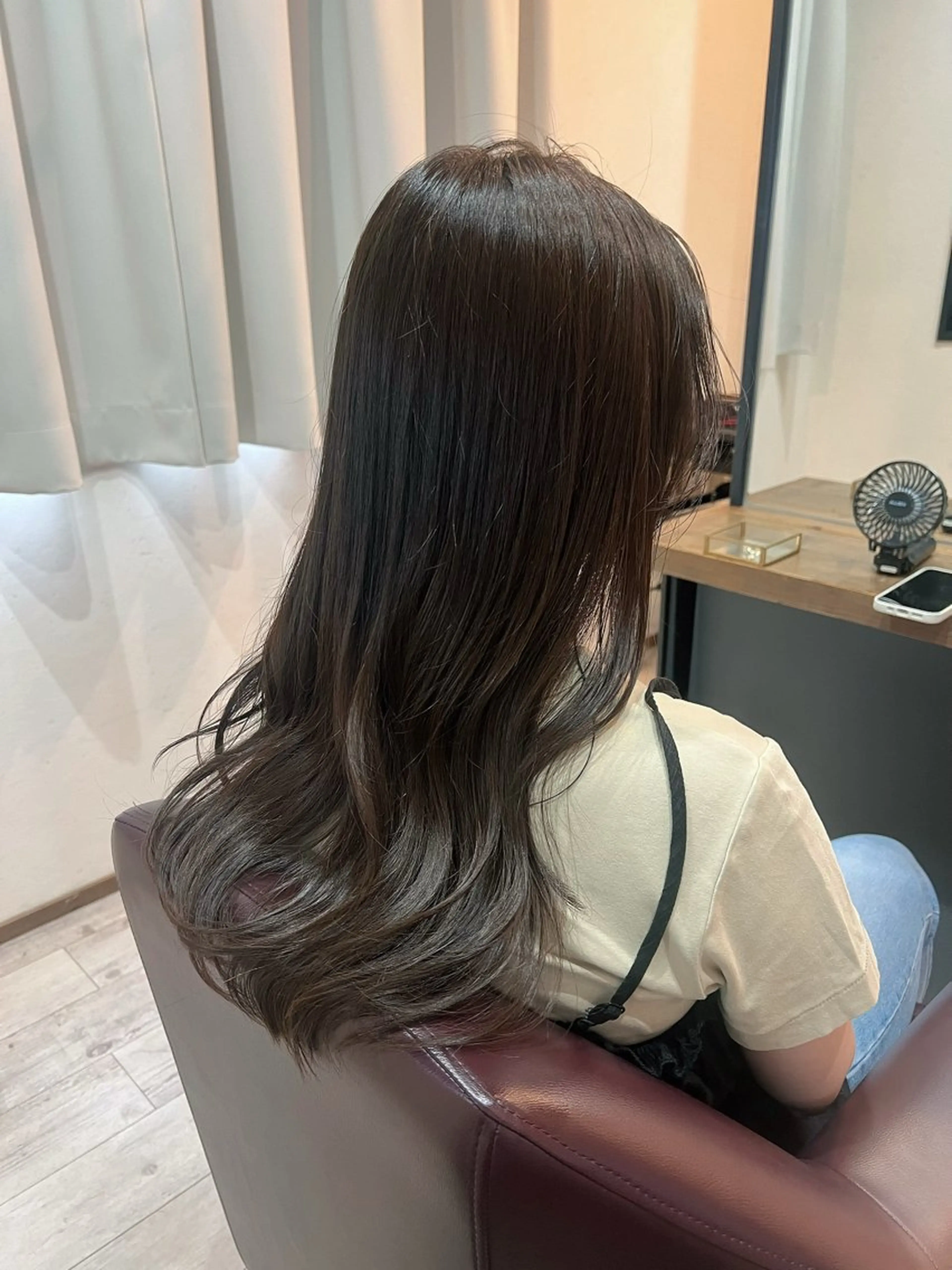 ロング カラー ベージュカラー オリーブベージュ カット ヘアカラー トリートメント 工藤 梨花のヘアスタイル