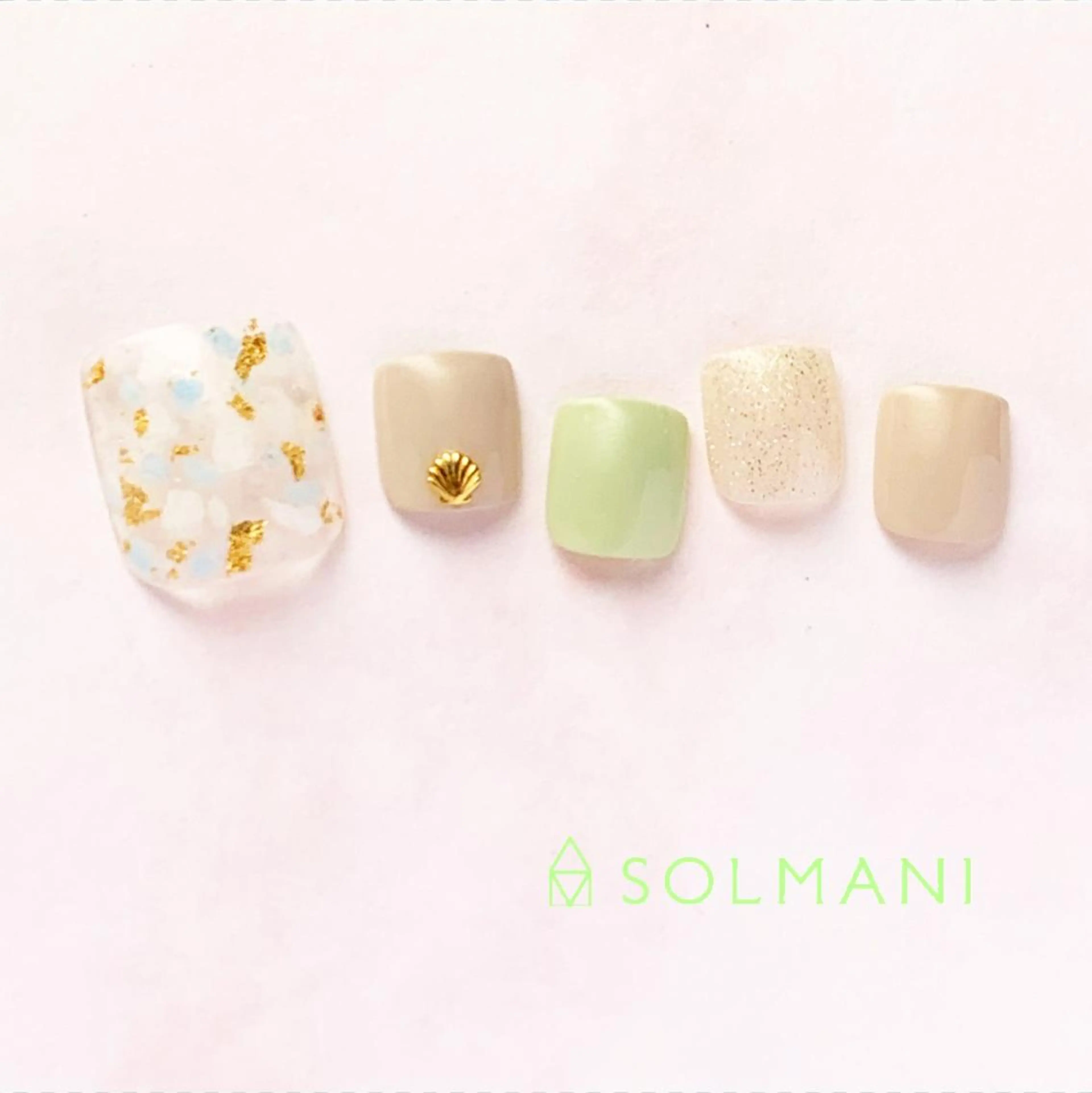ネイル フットネイル SOLMANI 予約担当のネイルデザイン