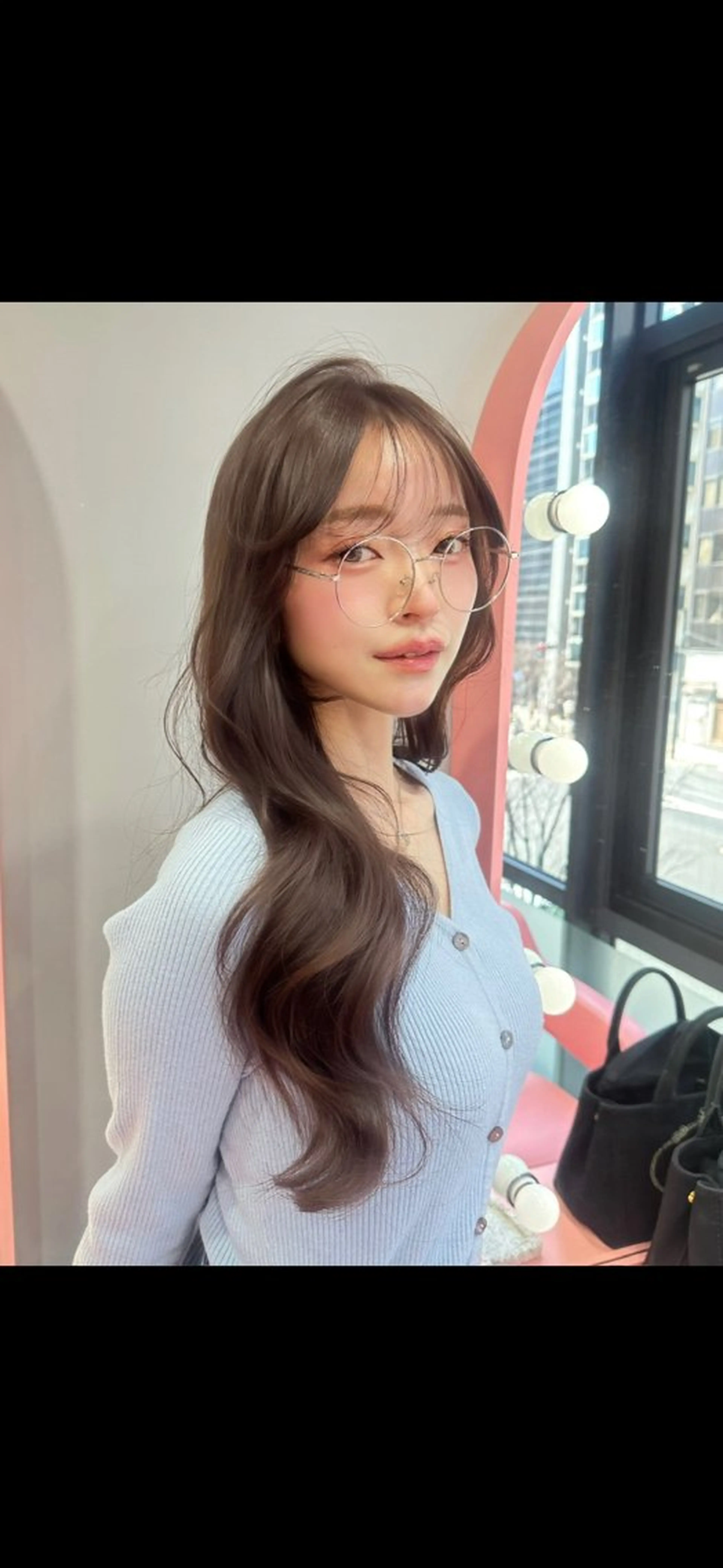 ロング くびれヘア カット Rina 透明感カラーのヘアスタイル