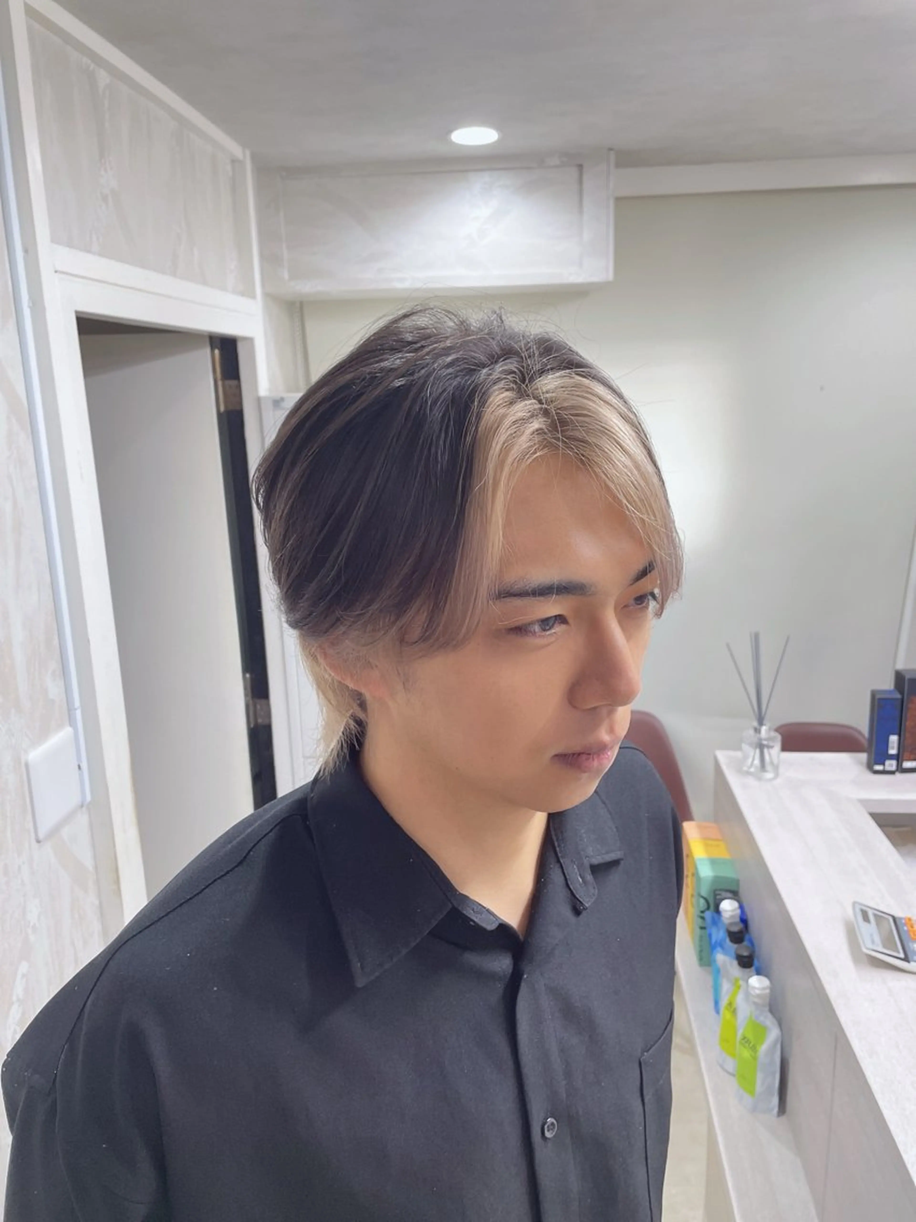 カラー メンズ デザインカラー ヘアカラー ili心斎橋所属・🩵ハイトーン/ レイヤーYUZU🩵のヘアスタイル