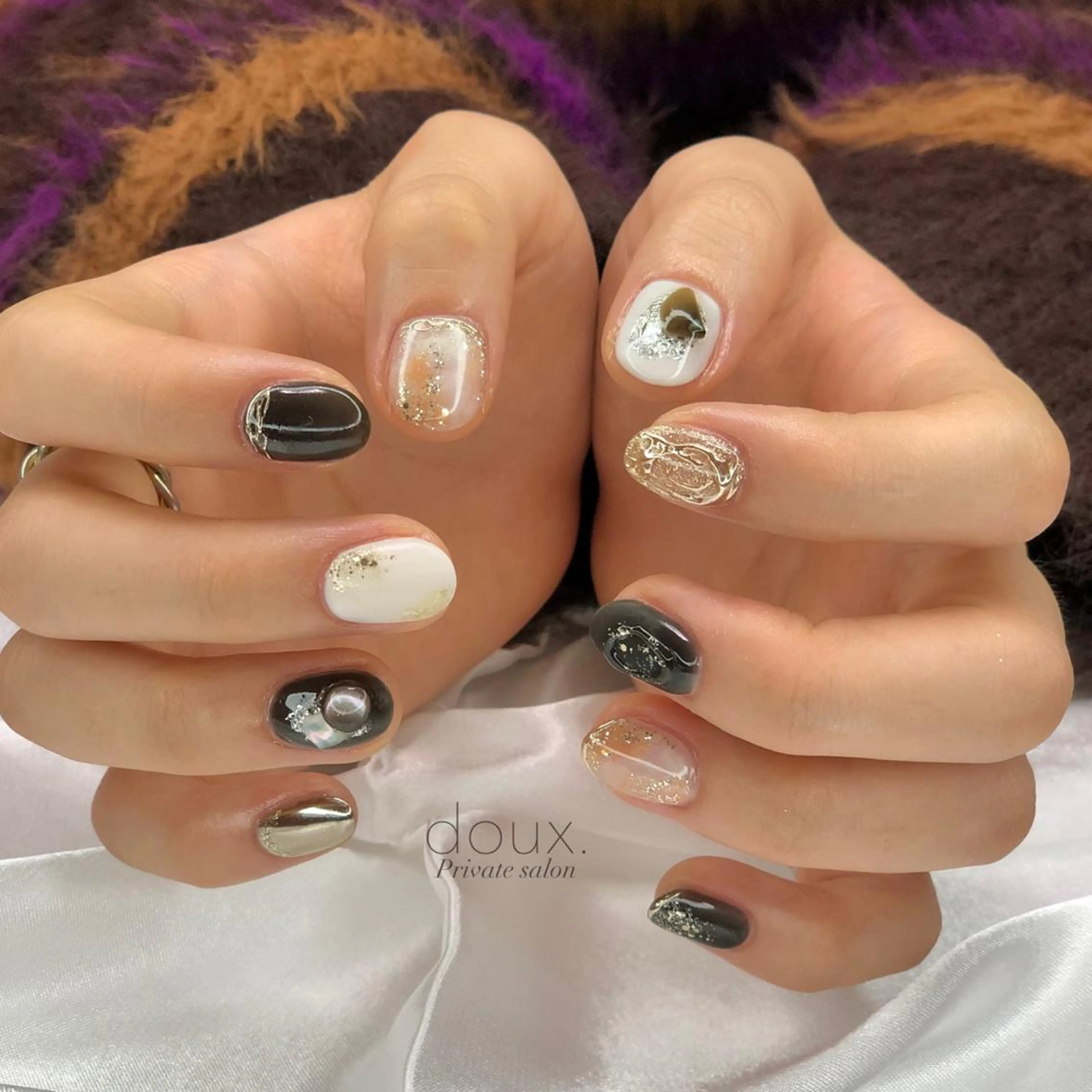 ネイル グリーン ストーンネイル doux. nailのネイルデザイン