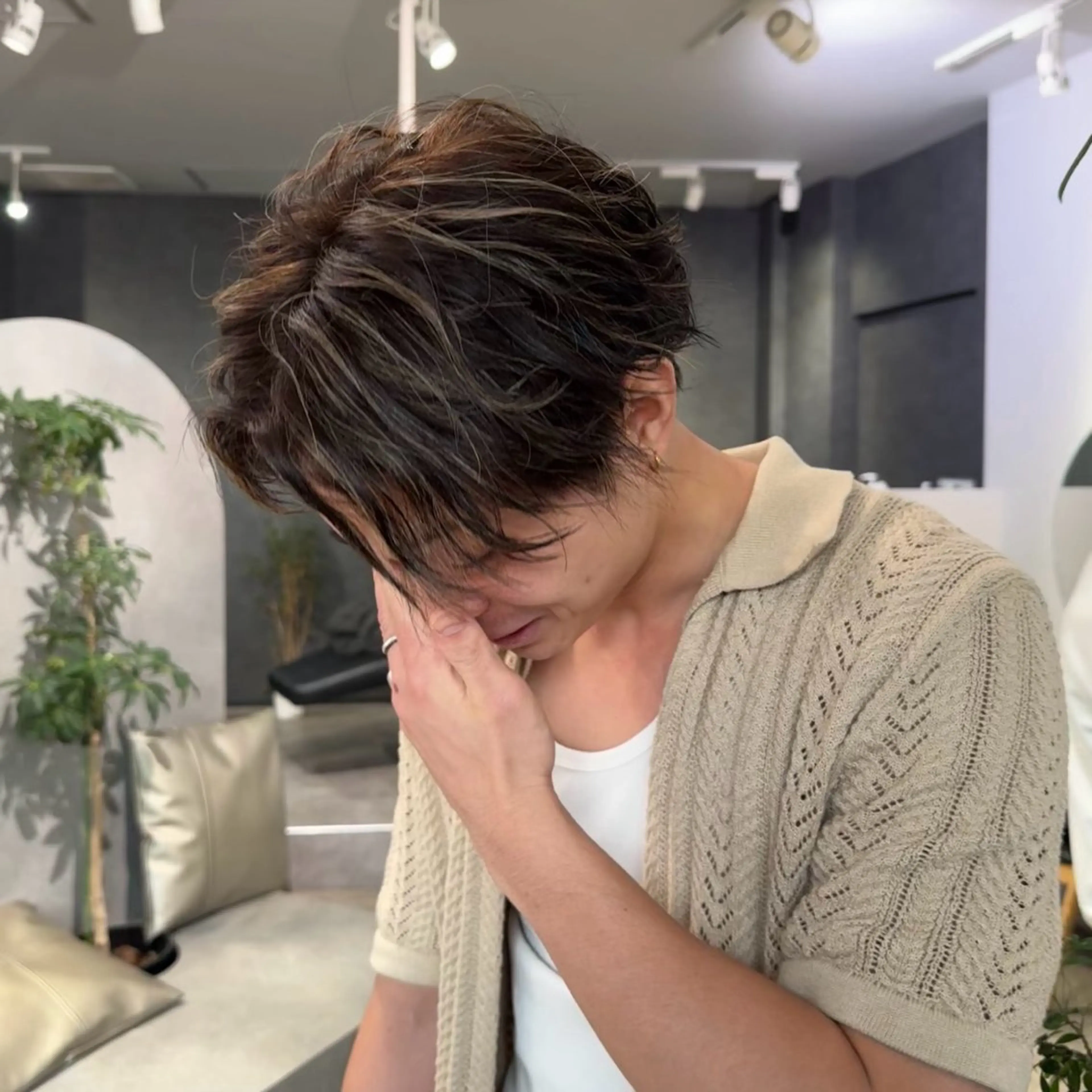 カラー メンズ メンズハイライト 波巻きパーマ ハイライトカラー ヘアカラー 吉田 葉音のヘアスタイル